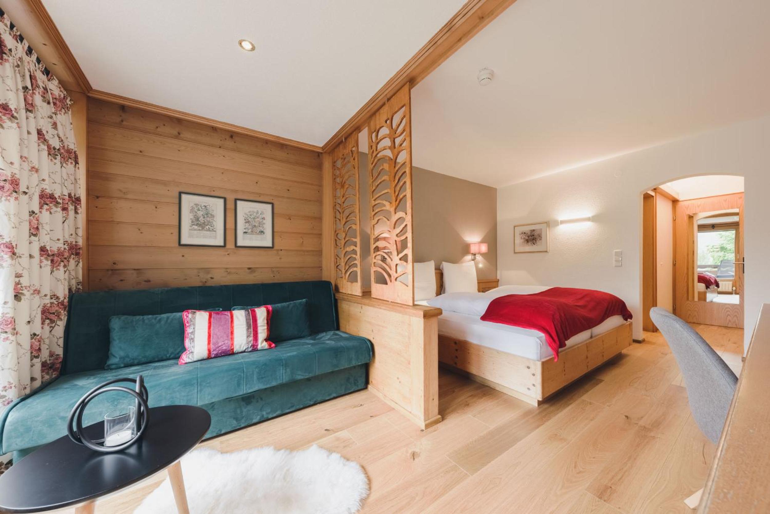 Deluxe Double Room with Balcony photo 1