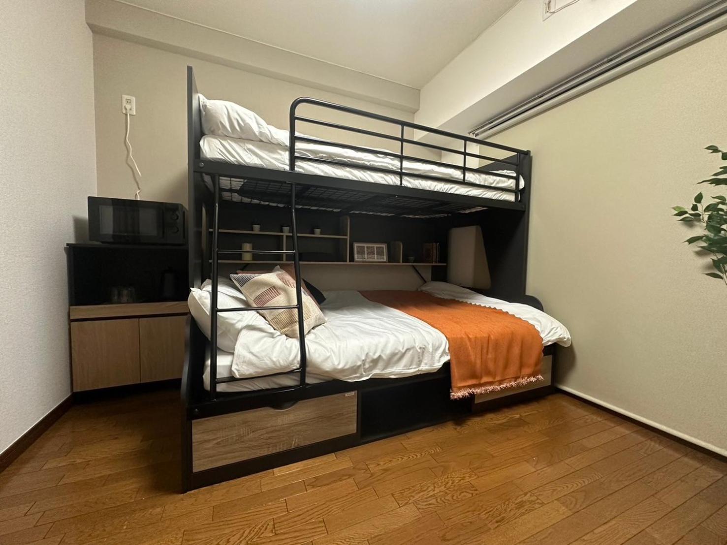 One-Bedroom Apartment photo 1