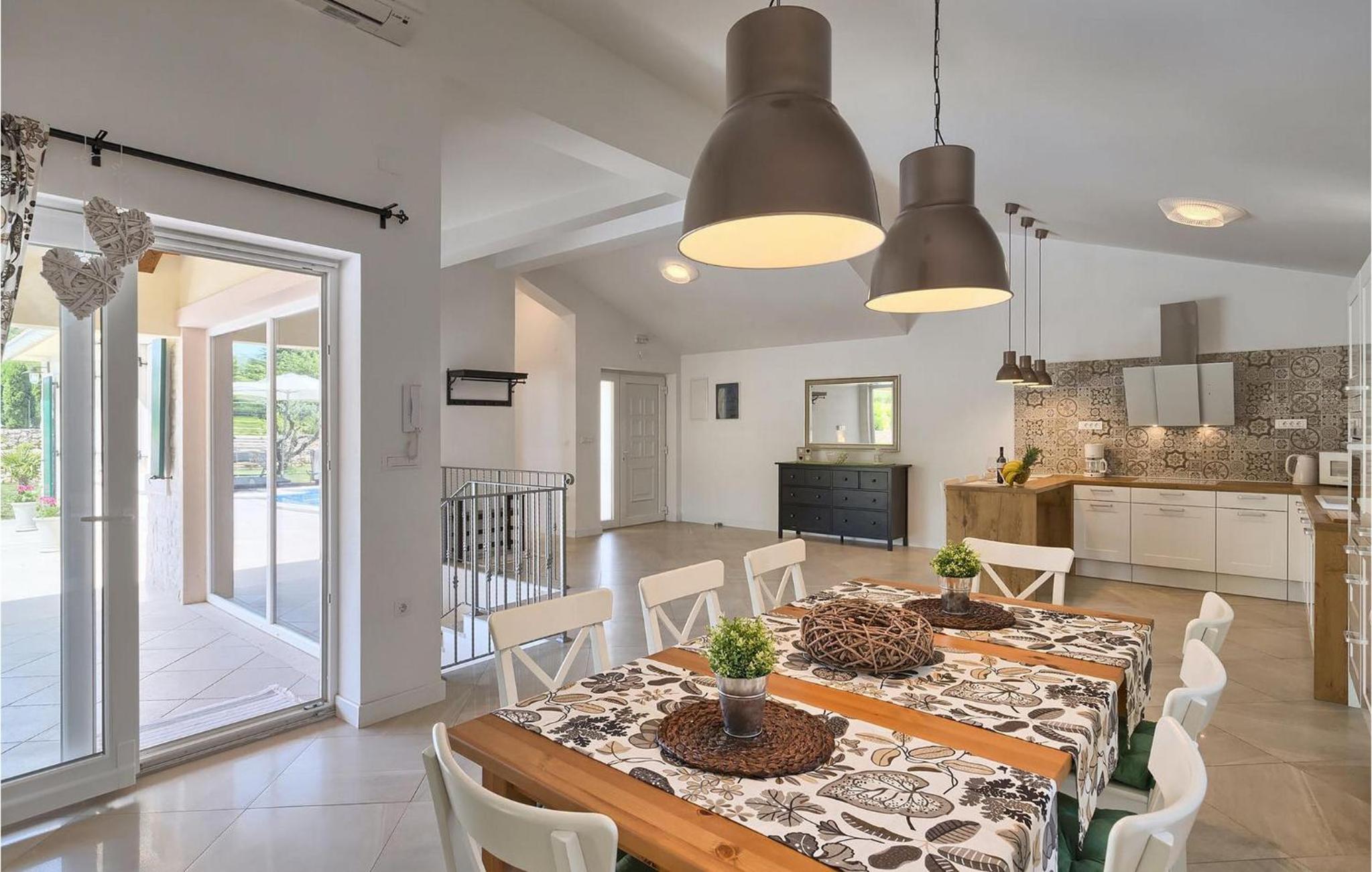 Four-Bedroom Holiday Home photo 2