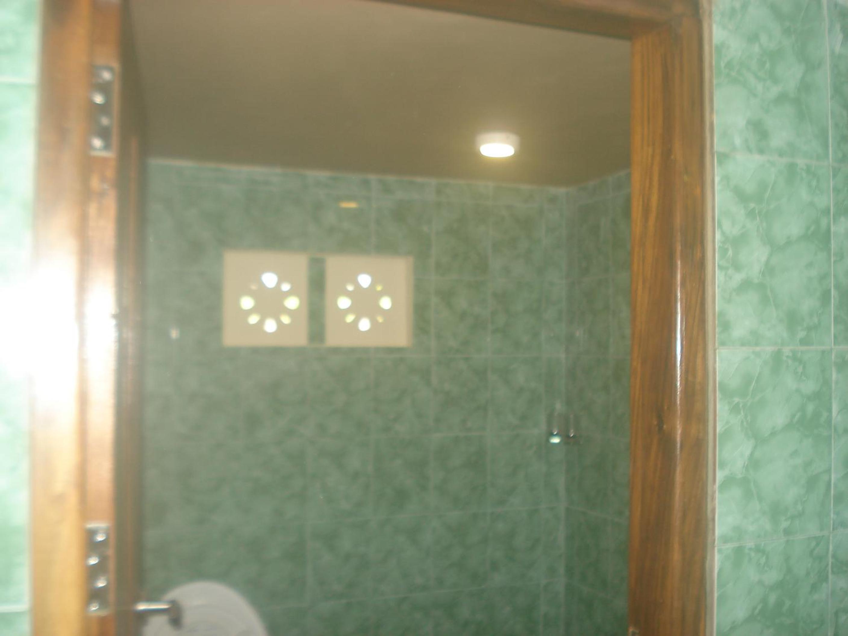 Double Room with Private Bathroom - Photo 10