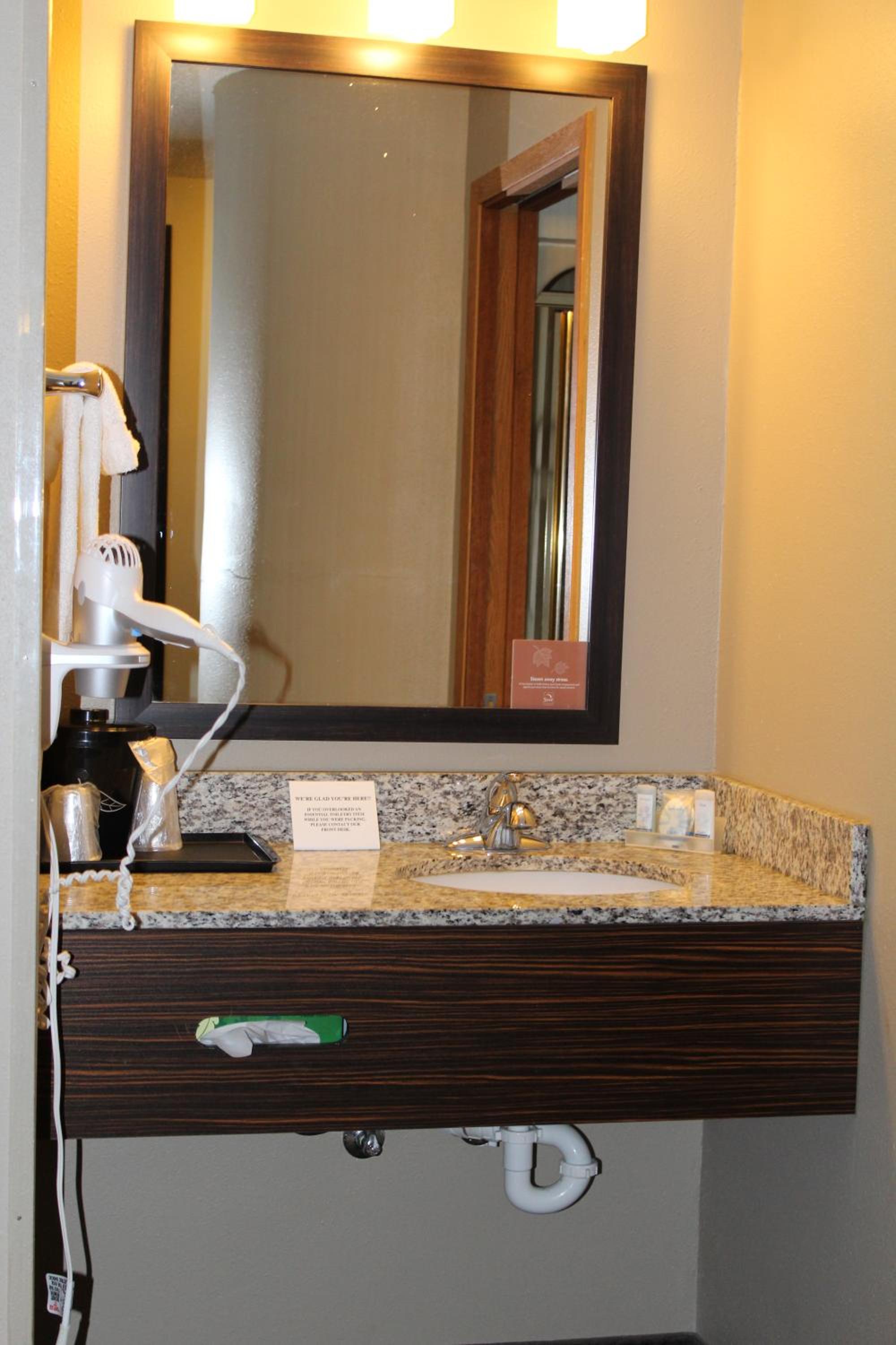 Double Room - Non-Smoking - Photo 3