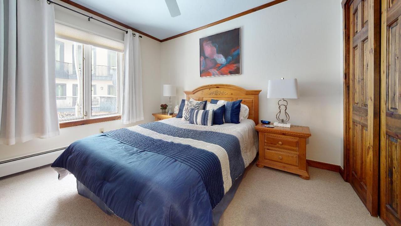 Three-Bedroom Apartment with Mountain View