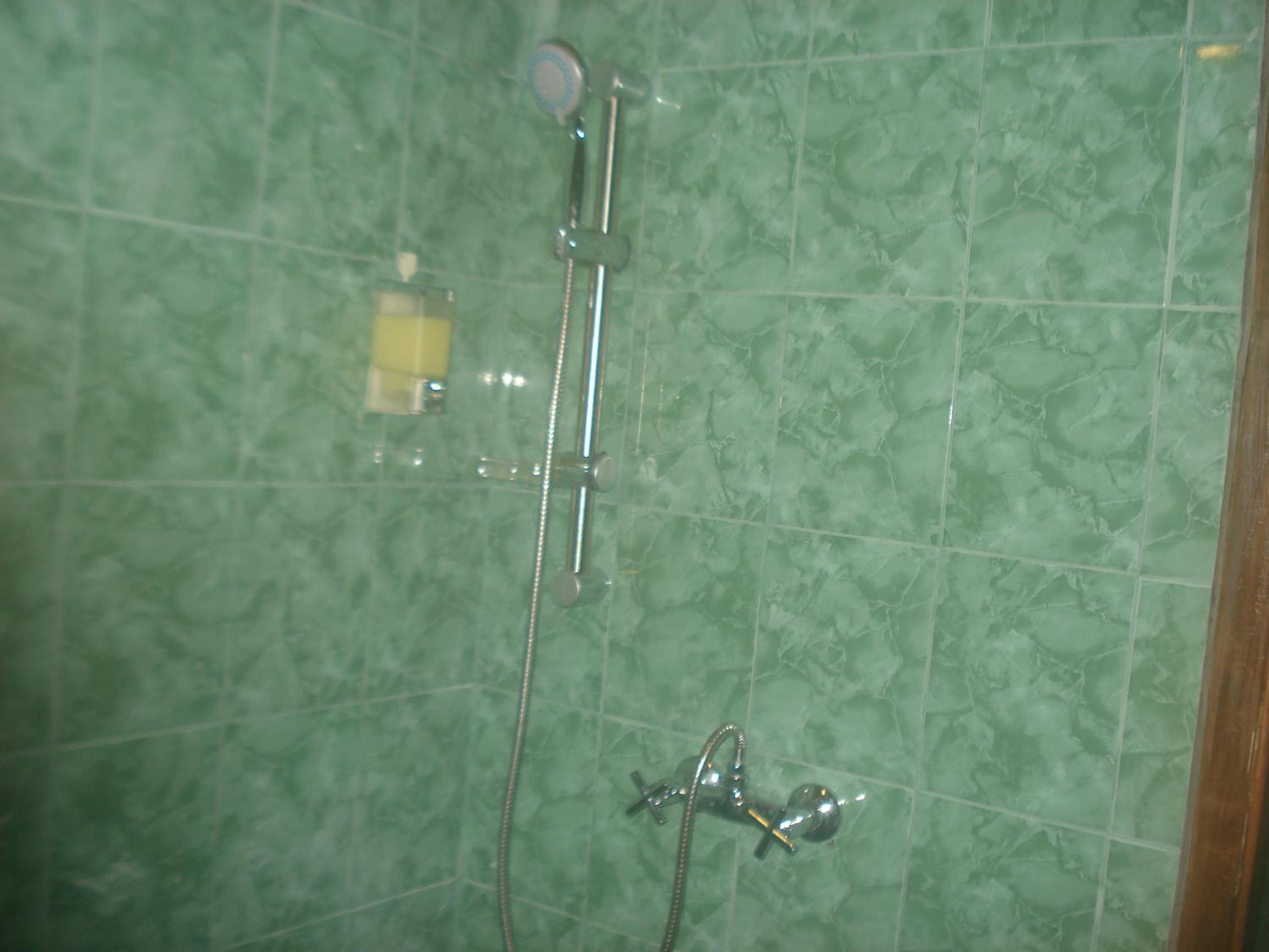 Double Room with Private Bathroom - Photo 18