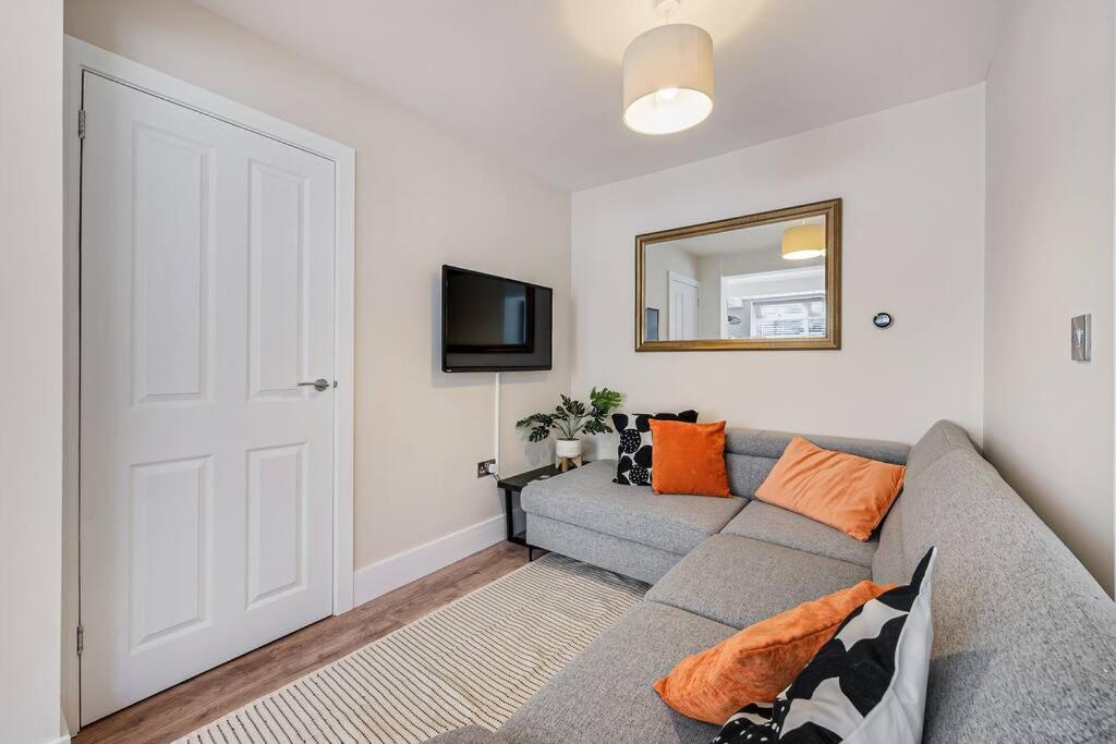 Three-Bedroom House photo 2