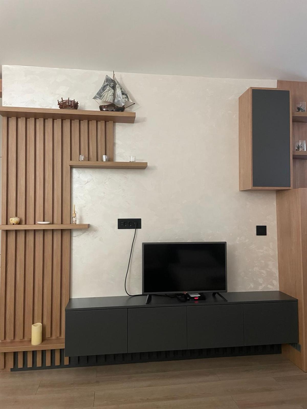 One-Bedroom Apartment photo 2