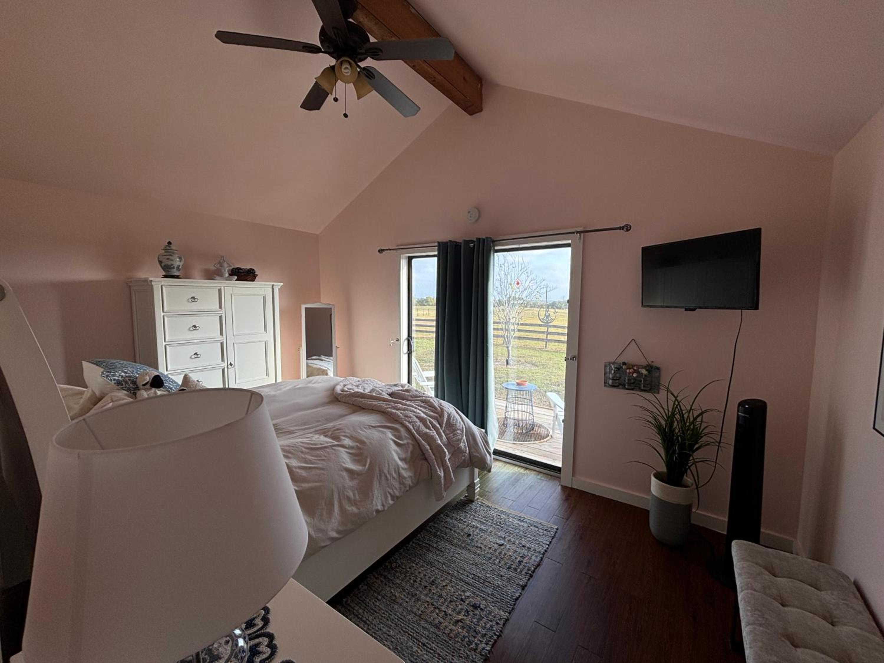 One-Bedroom House photo 1