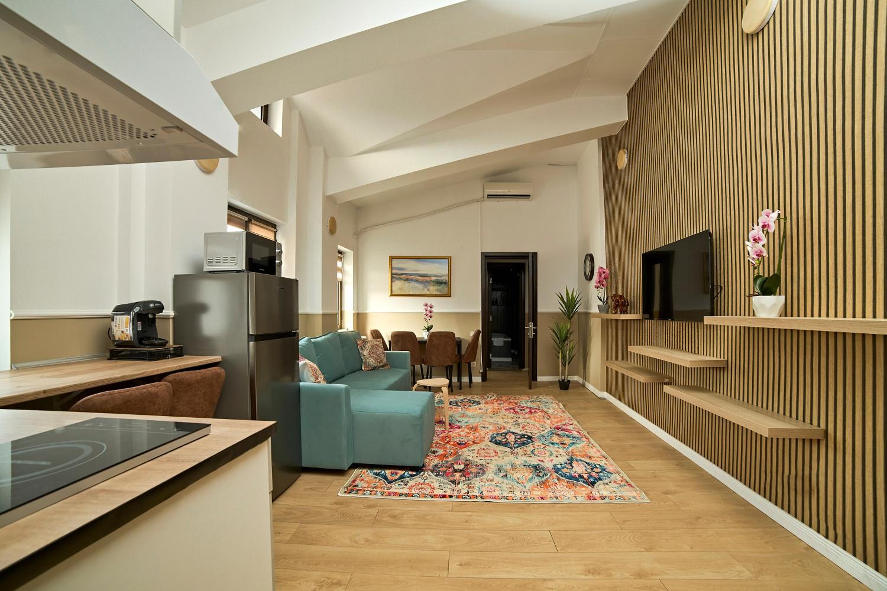Apartment with View and Balcony photo 2