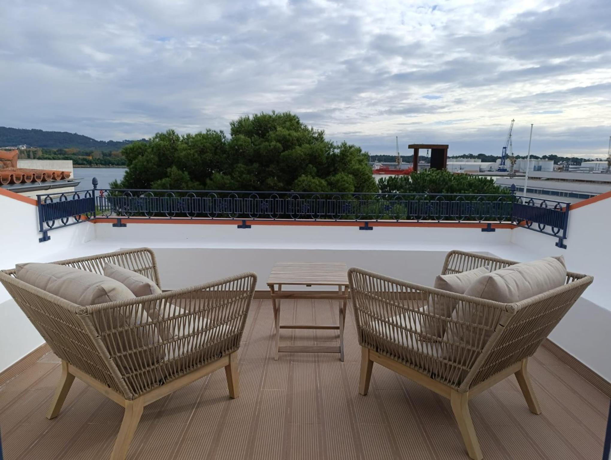 Deluxe Suite with Terrace and River View - Photo 11