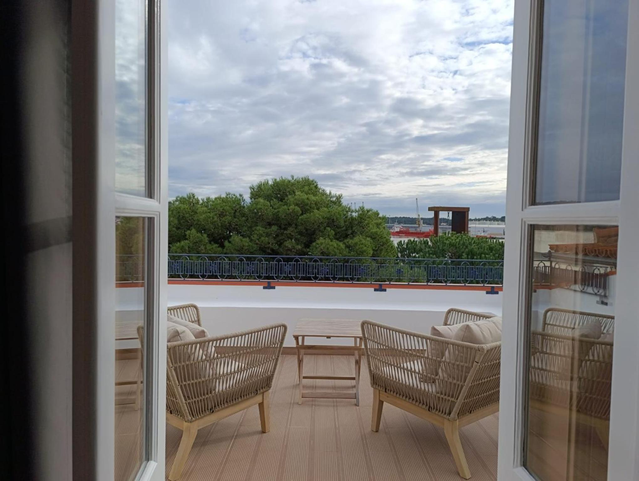 Deluxe Suite with Terrace and River View - Photo 7