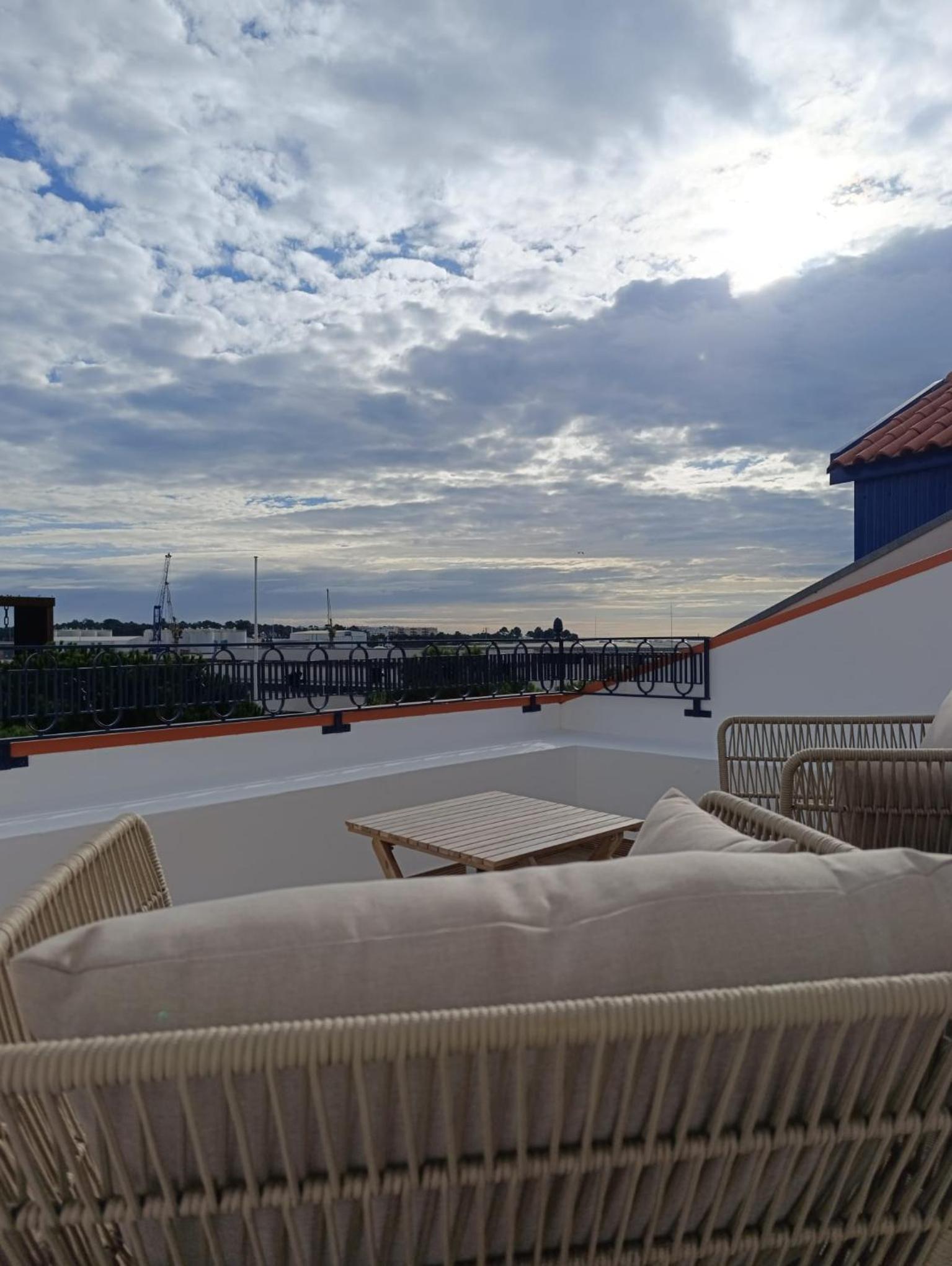 Deluxe Suite with Terrace and River View - Photo 8