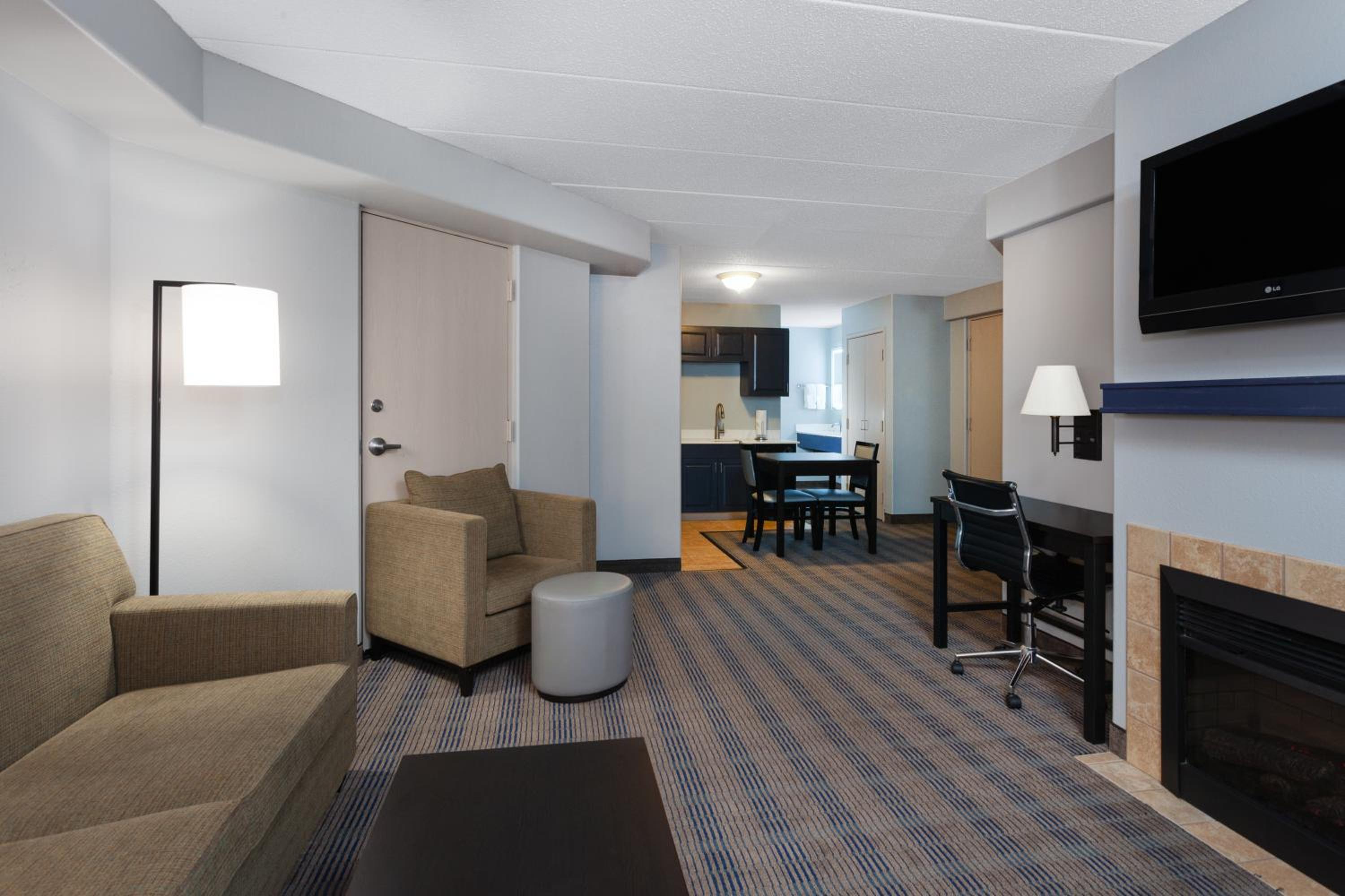King Studio Suite - Non-Smoking photo 3