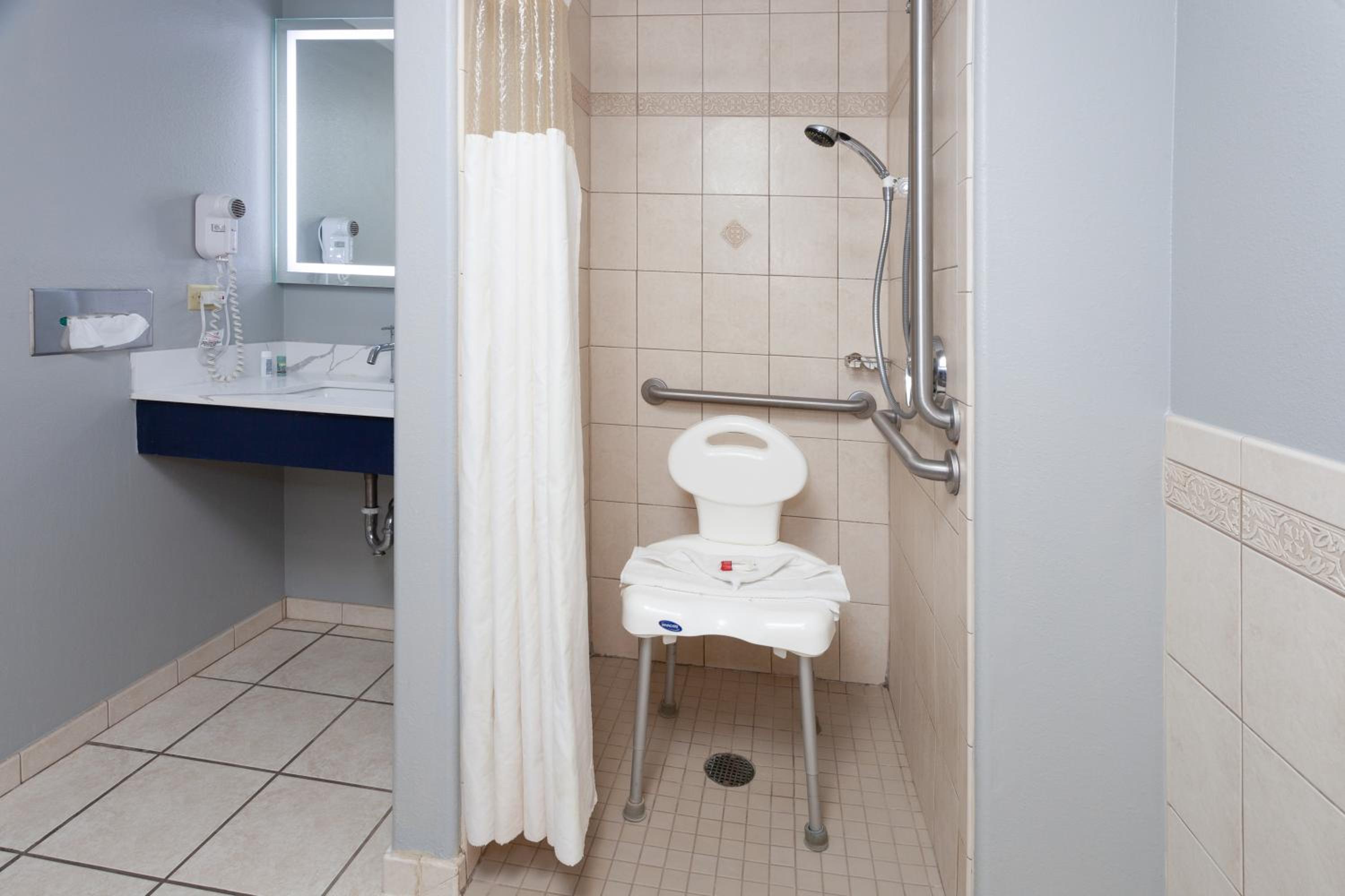 One-Bedroom Efficiency King Suite with Roll-In Shower - Mobility Accessible/Non-Smoking photo 2