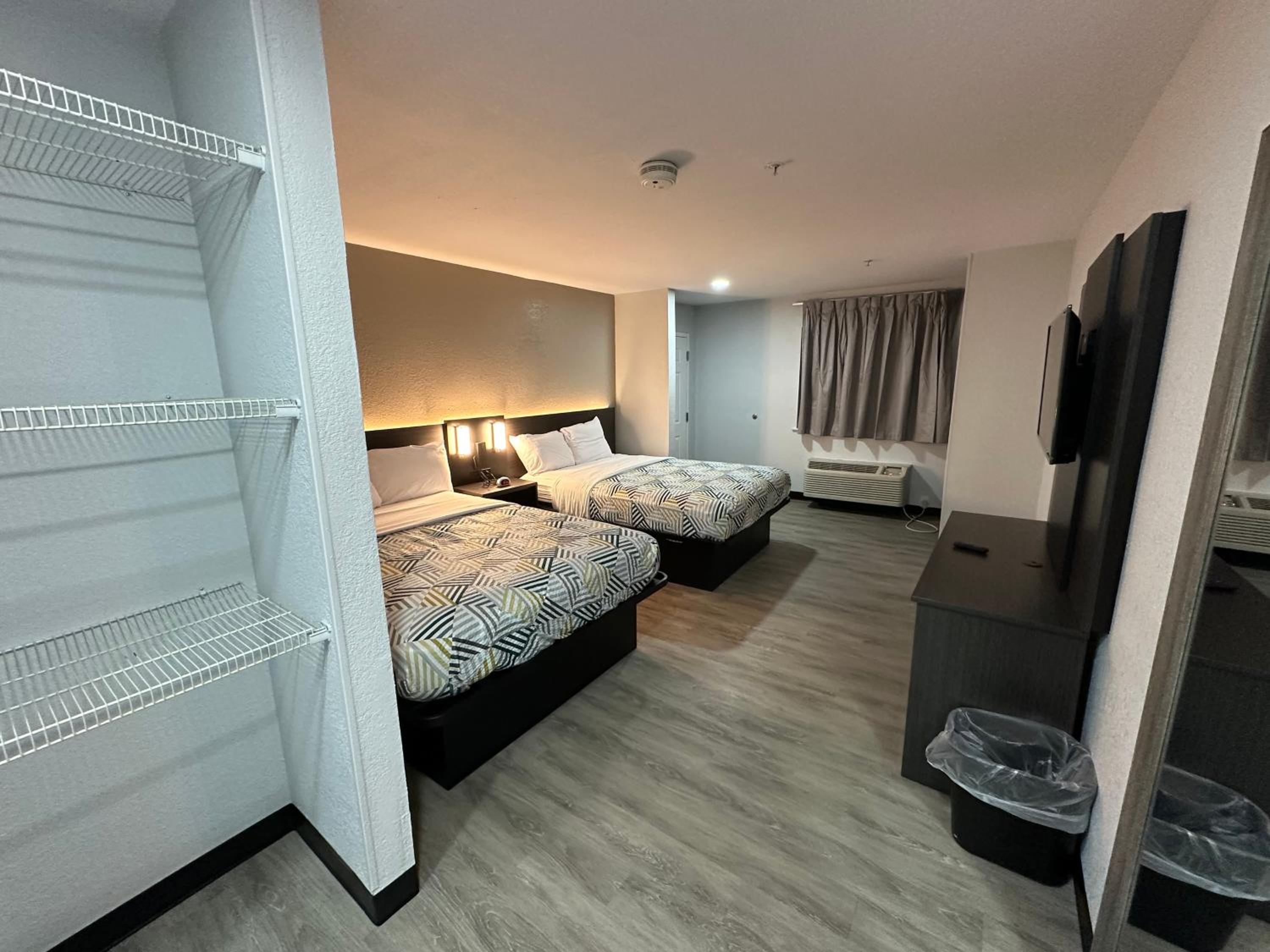 2 QUEEN BEDS | NON-SMOKING