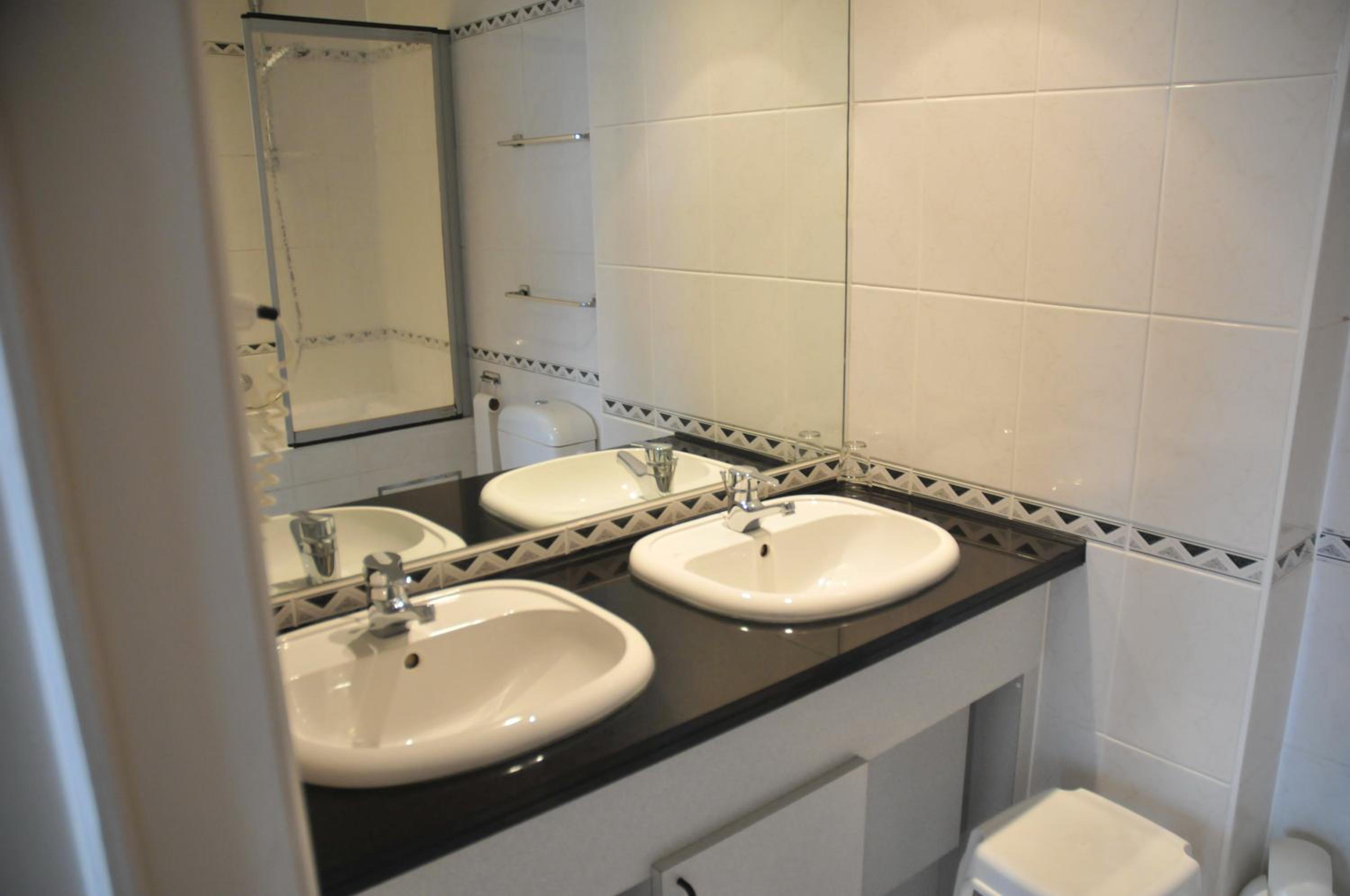 One-Bedroom Apartment 1st Floor (4 Adults) photo 2