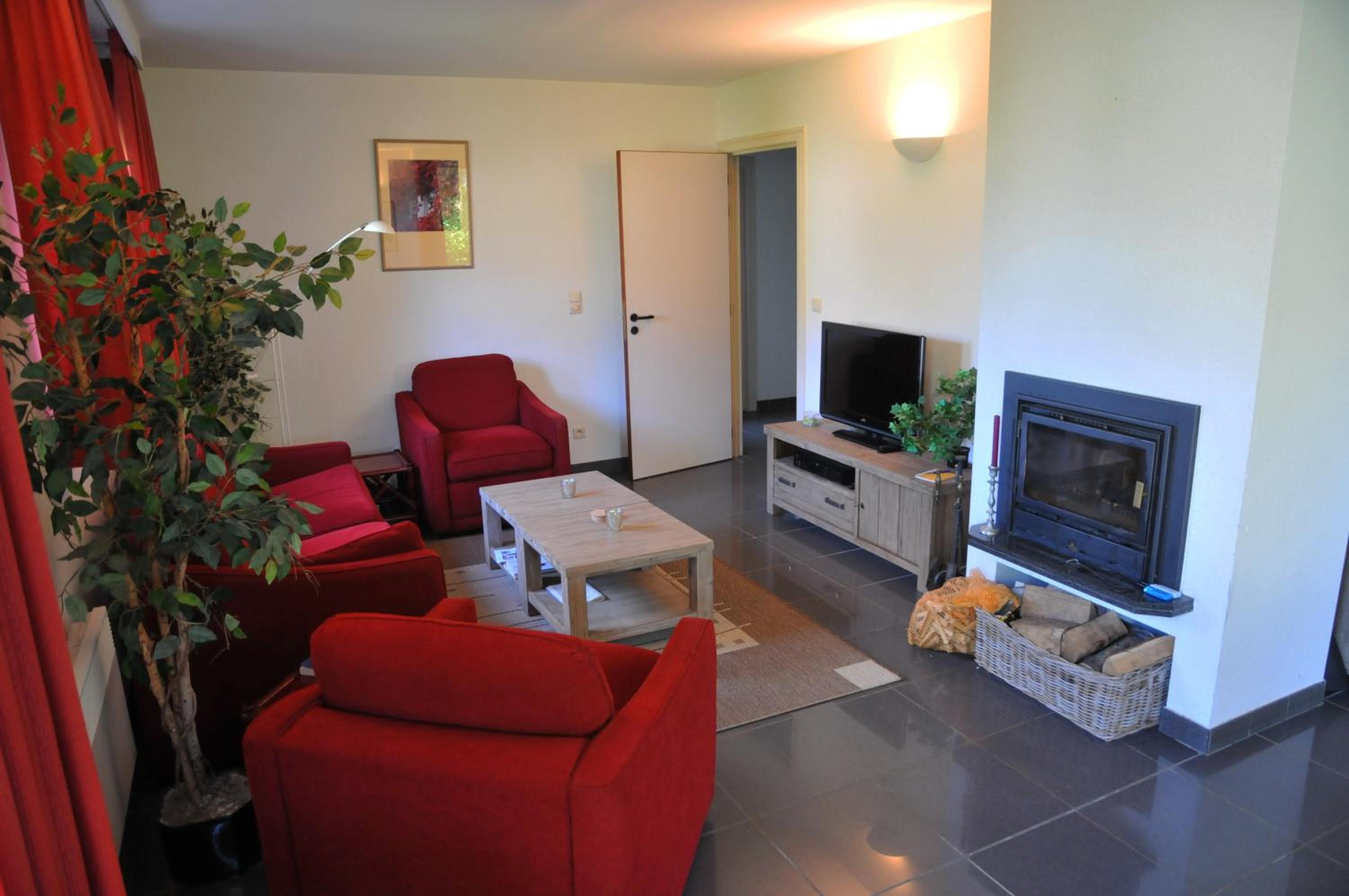Apartment Three-Bedroom Ground Floor (8 Adults) photo 3