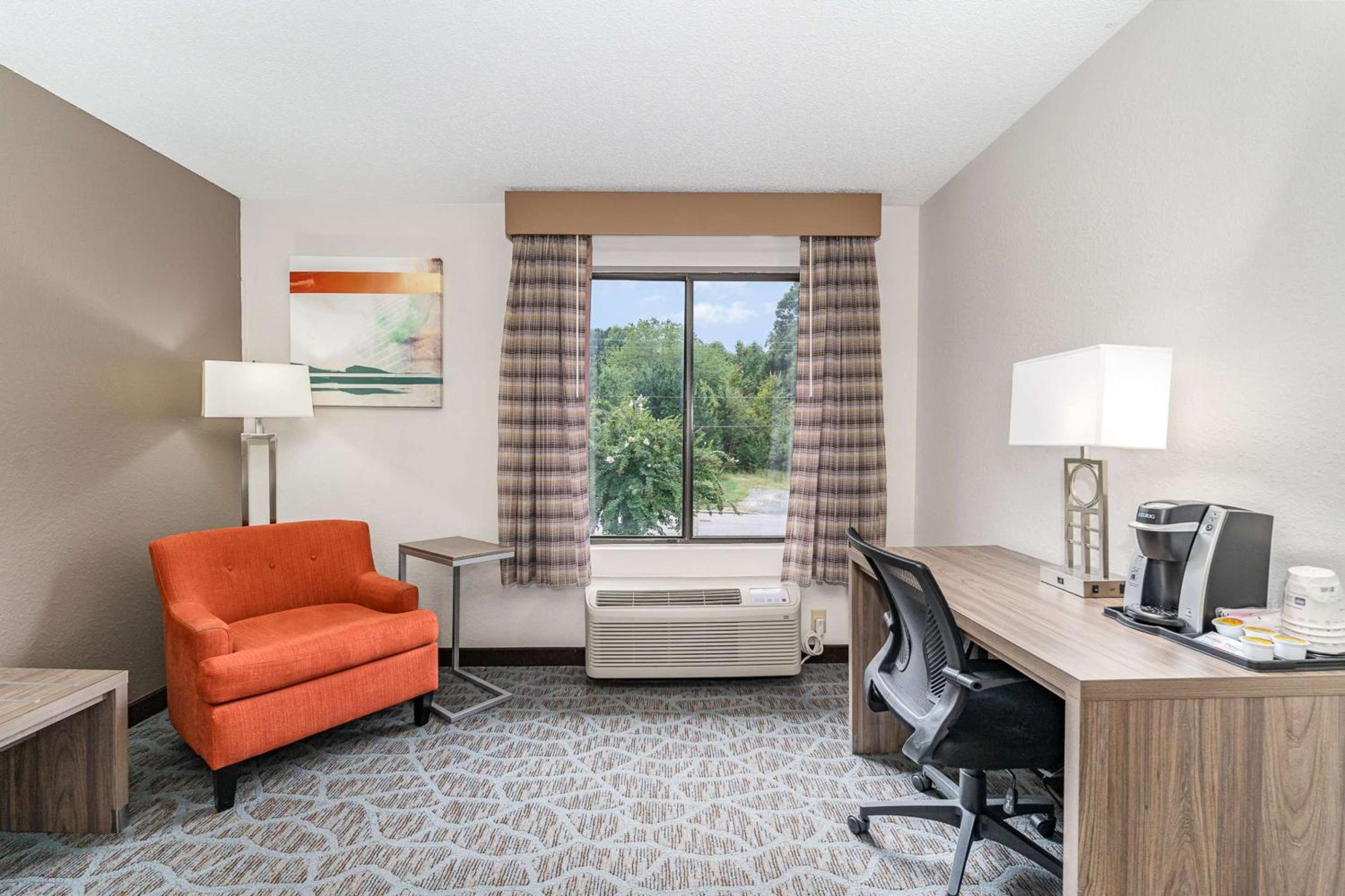 King Room - Non-Smoking - Photo 2