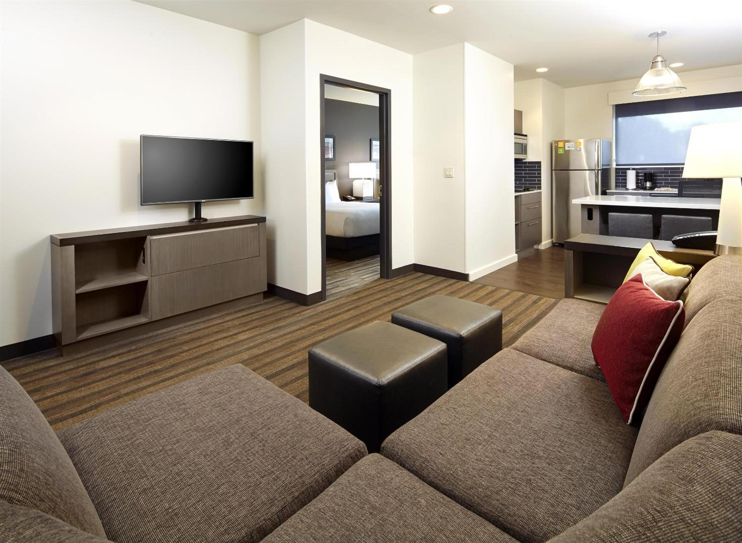 One-Bedroom Suite with Two Queen Beds and Kitchen photo 1