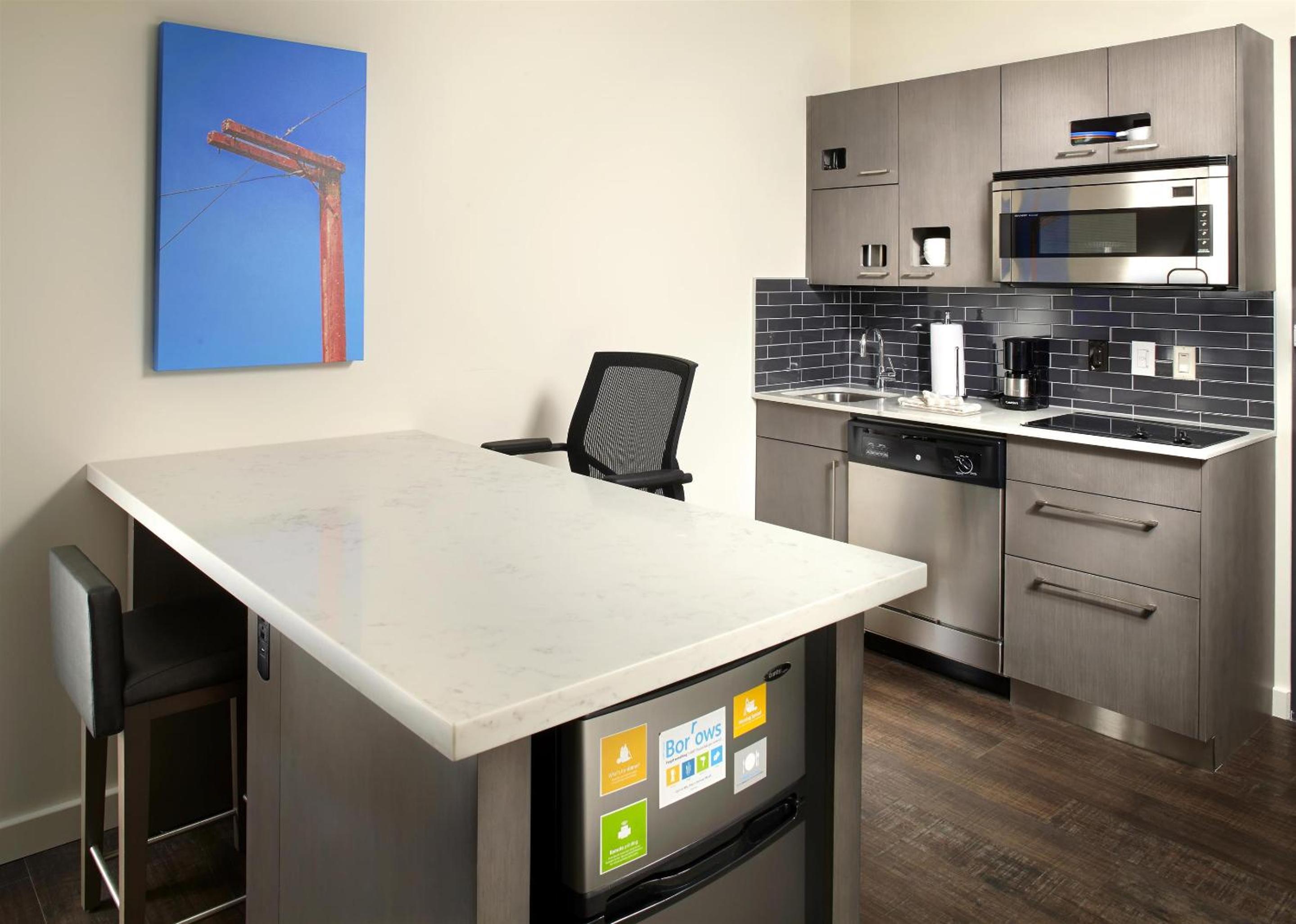 King Studio Suite with Kitchen and Accessible Tub - Disability Access photo 3