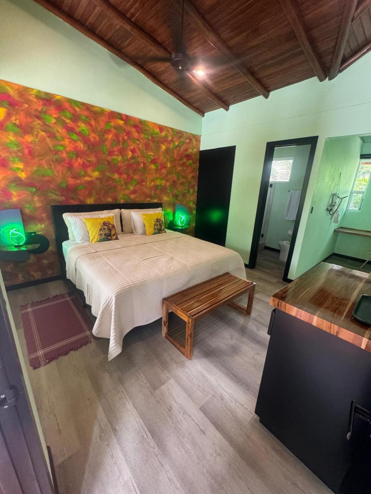 Deluxe Queen Suite