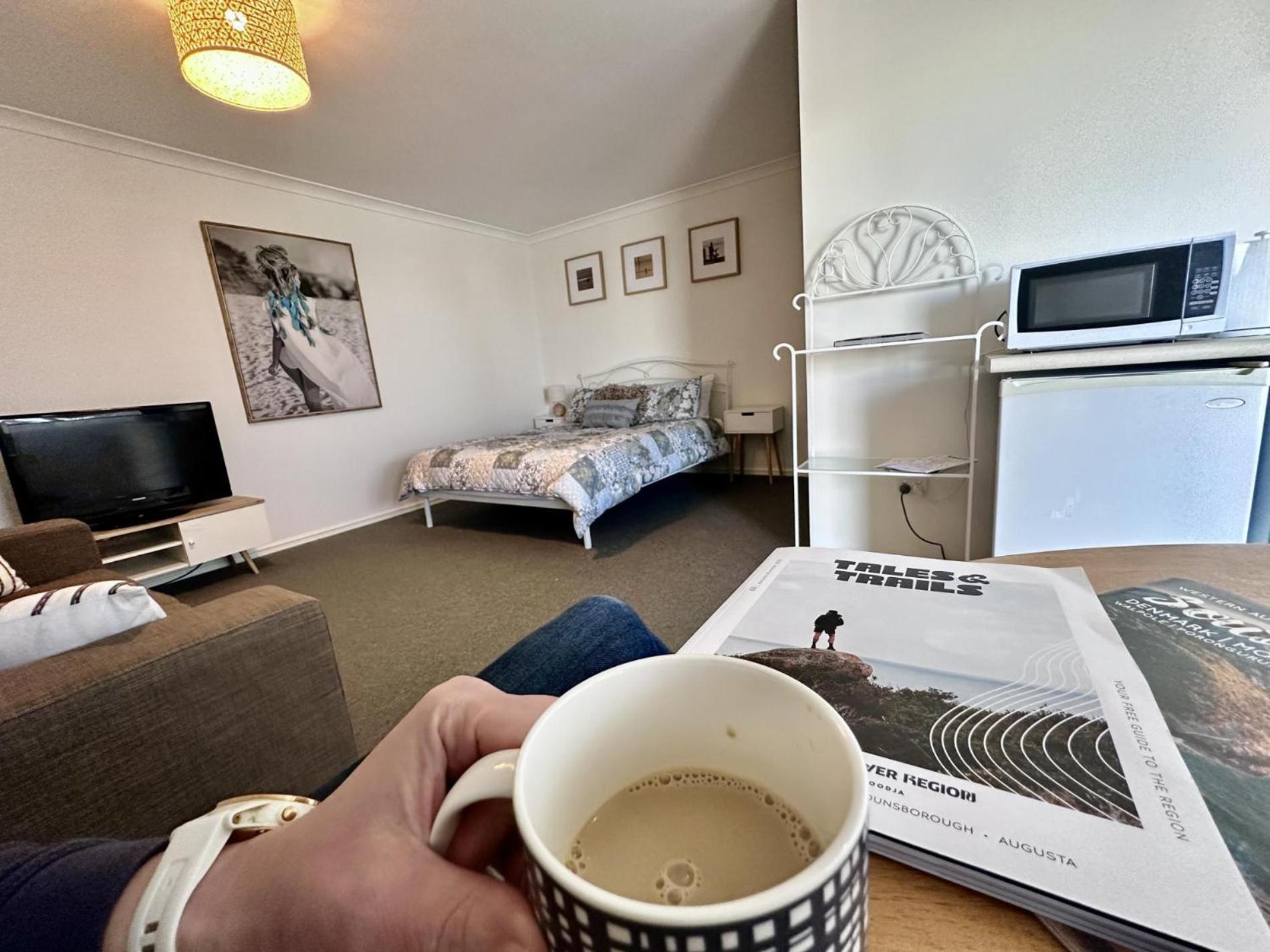Studio Apartment photo 2