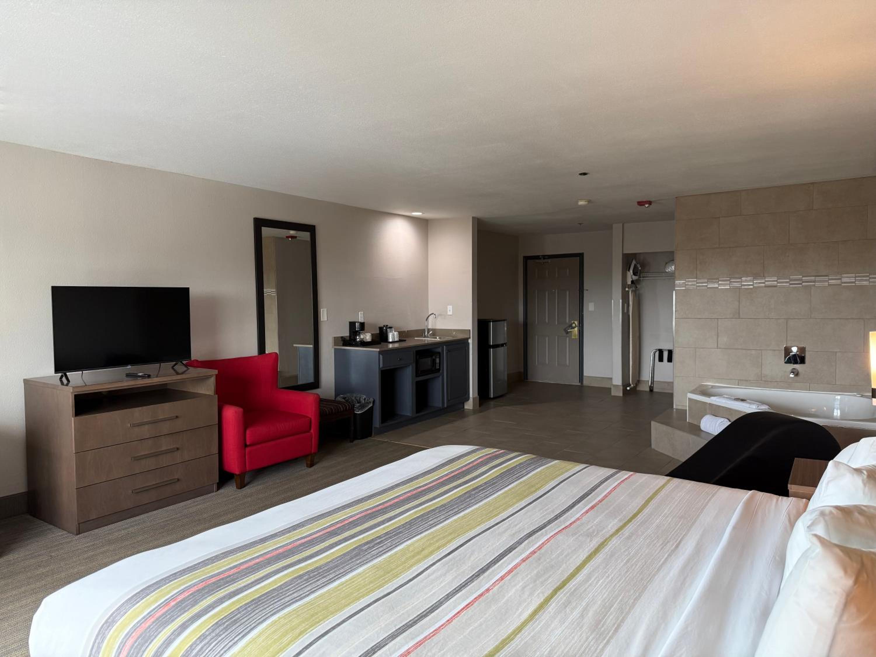 King Room with Spa Bath - Photo 5