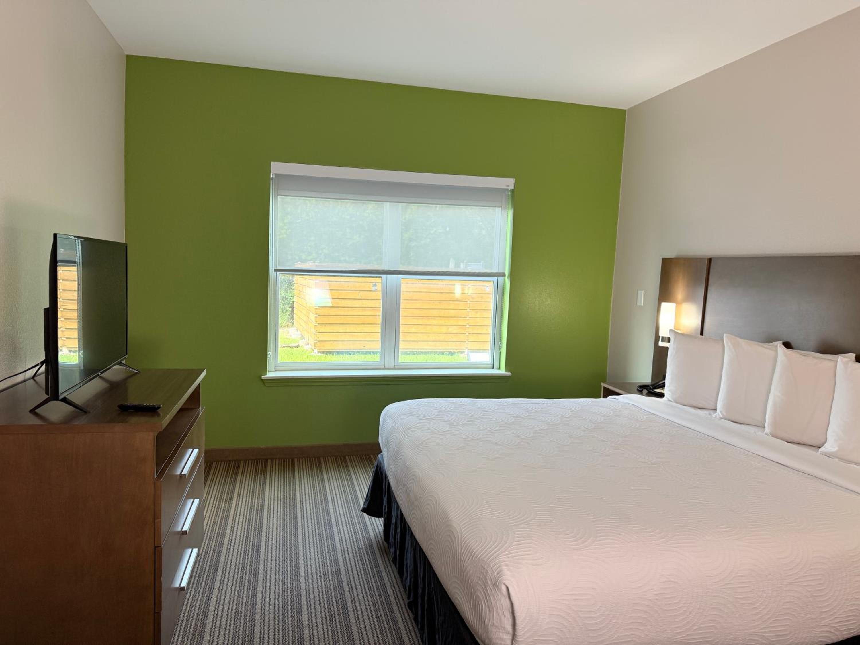 King Suite with Sofa Bed - Non-Smoking - Photo 2