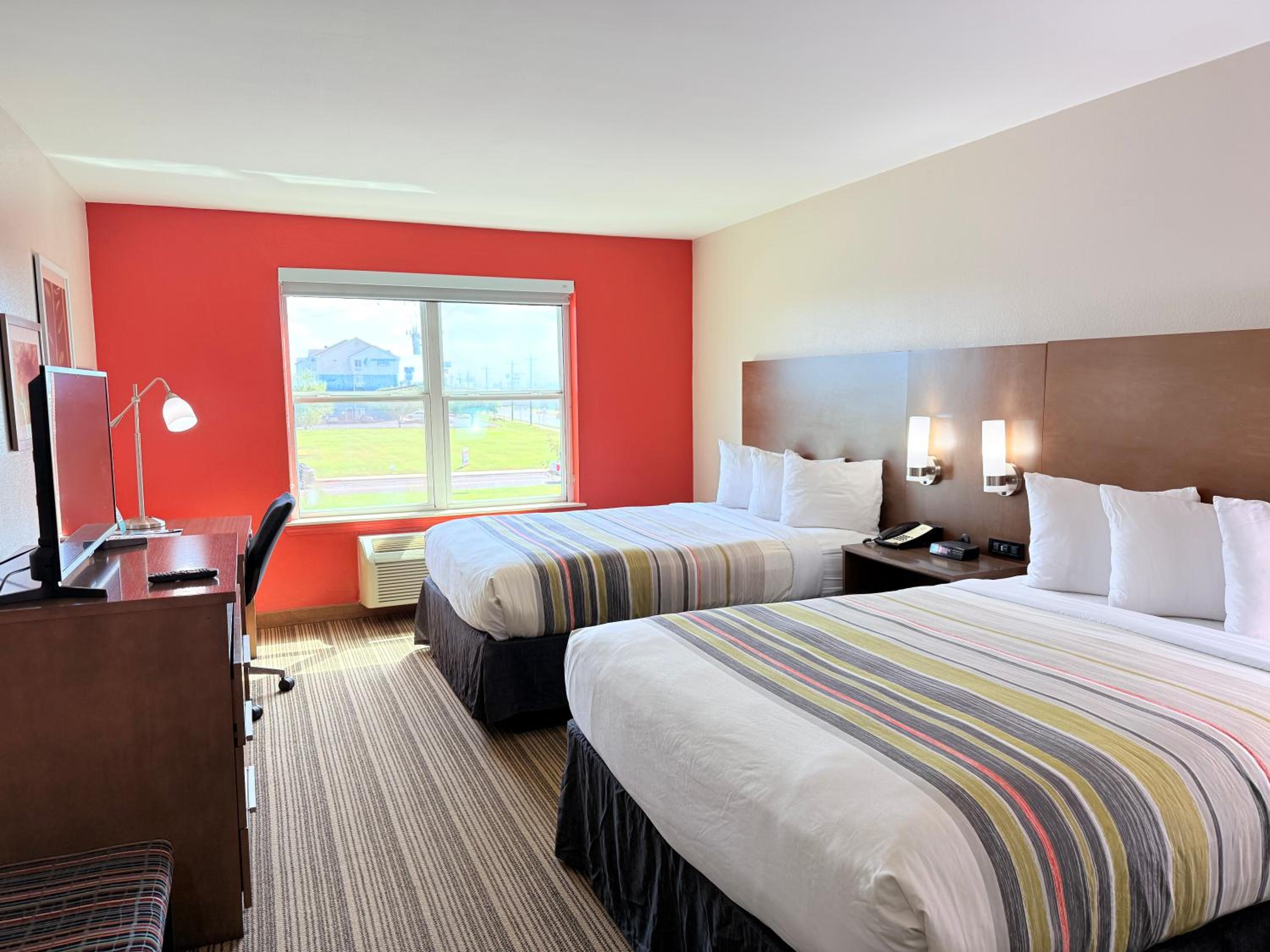 Queen Room with Two Queen Beds - Non-Smoking - Photo 1
