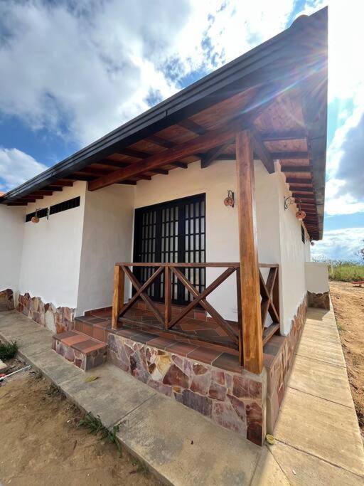 Three-Bedroom House photo 3