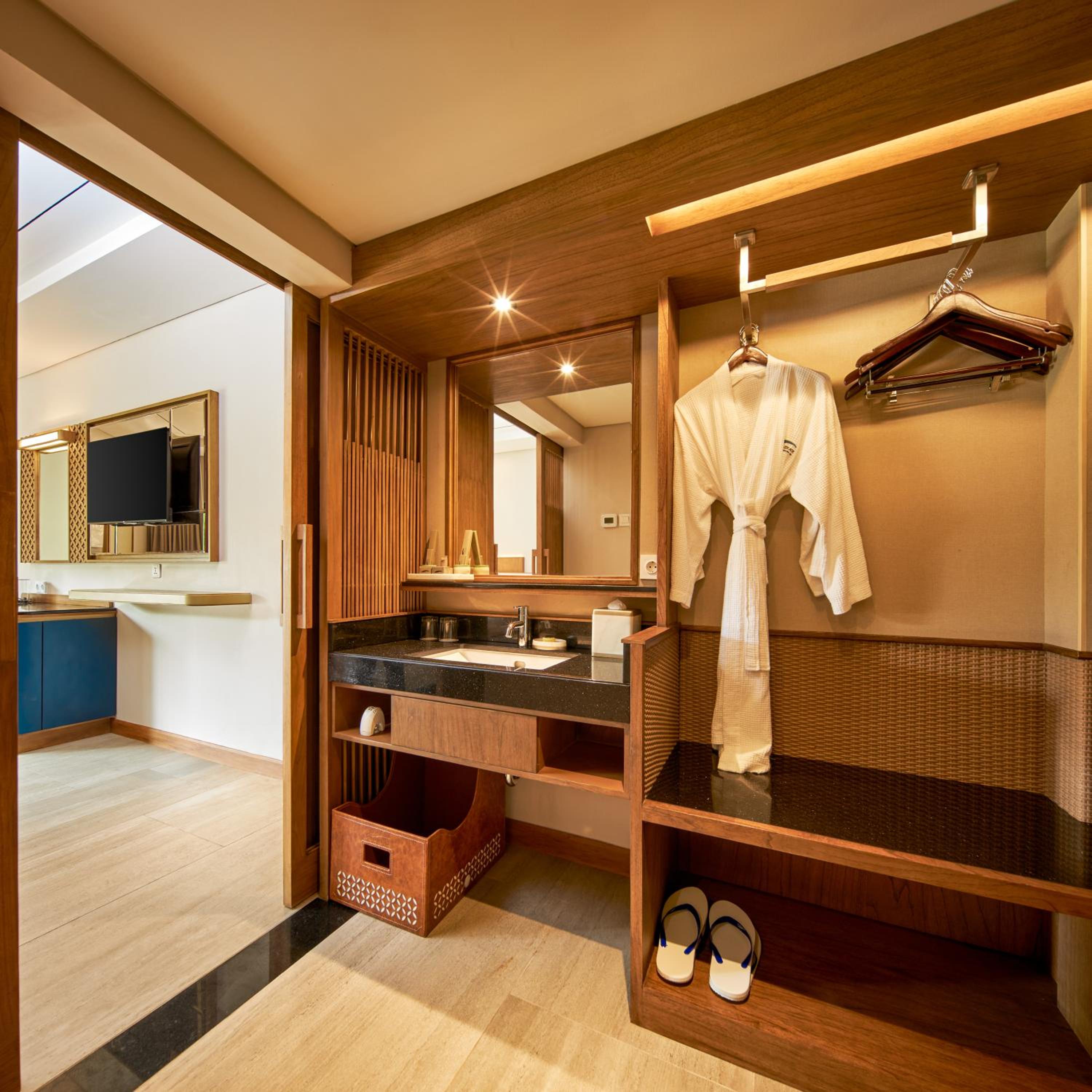 Premiere Room - Pool Access - Photo 1