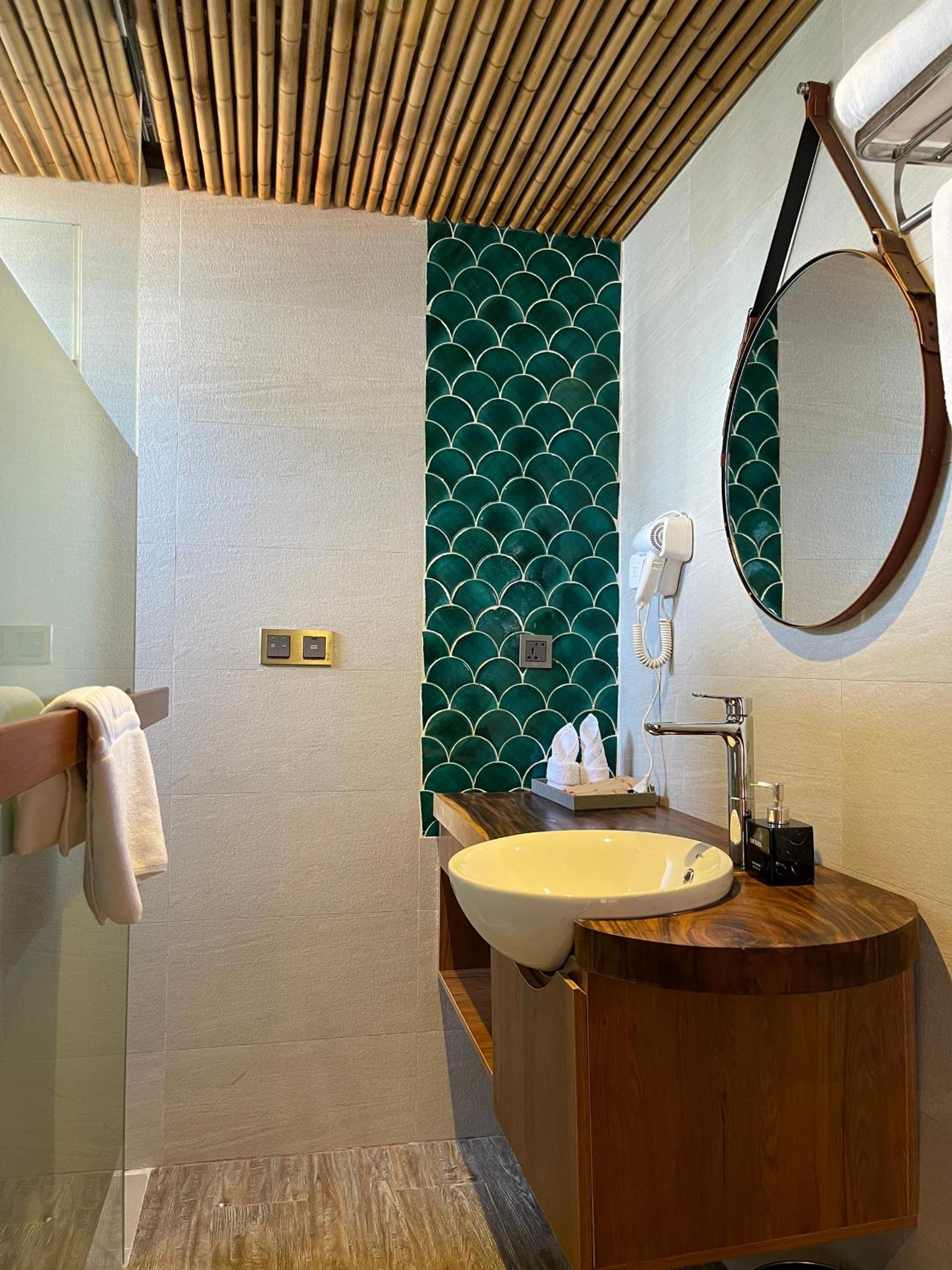 Deluxe Double Room - Photo 11