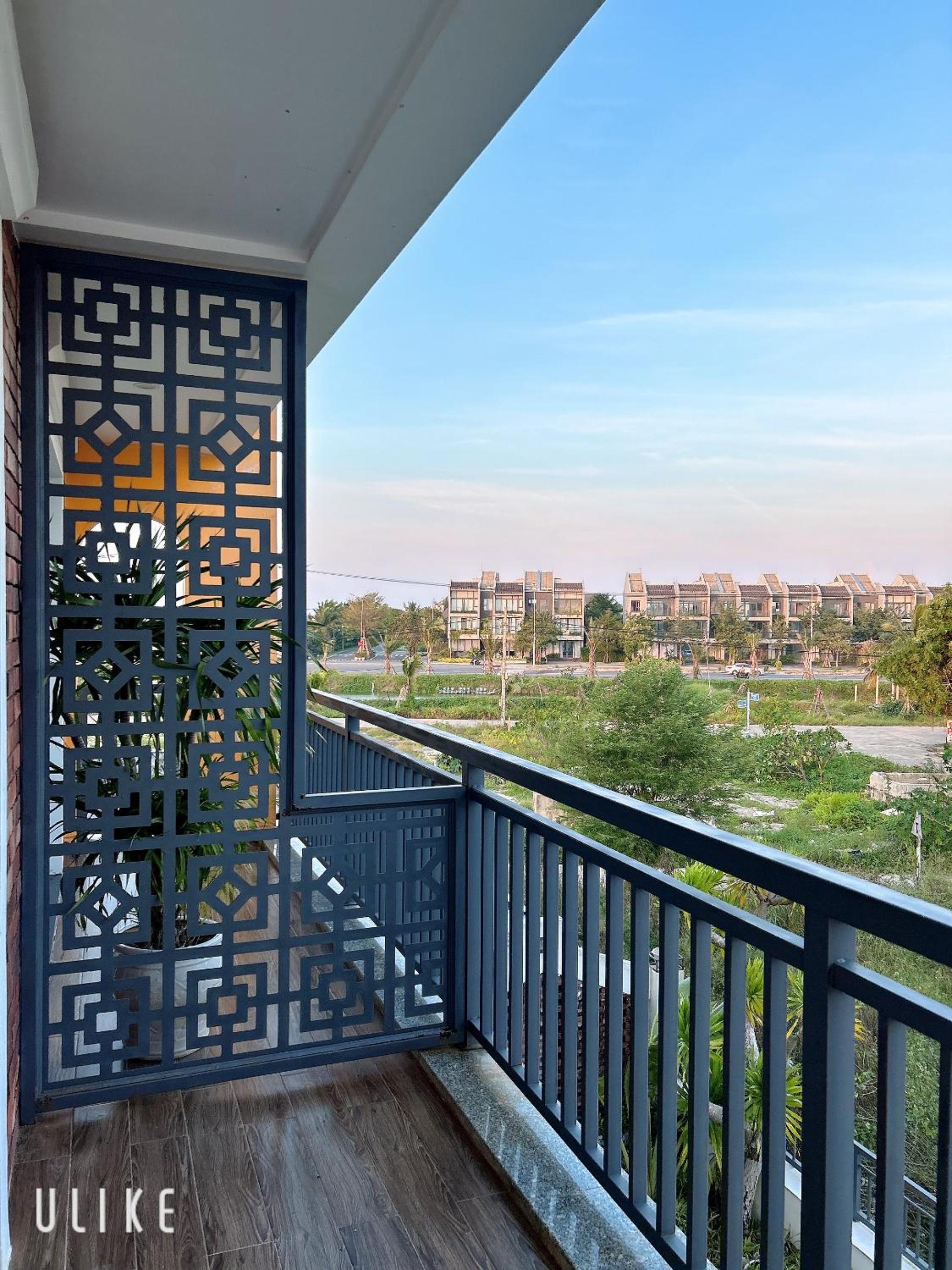 Four-Bedroom Apartment With Pool View