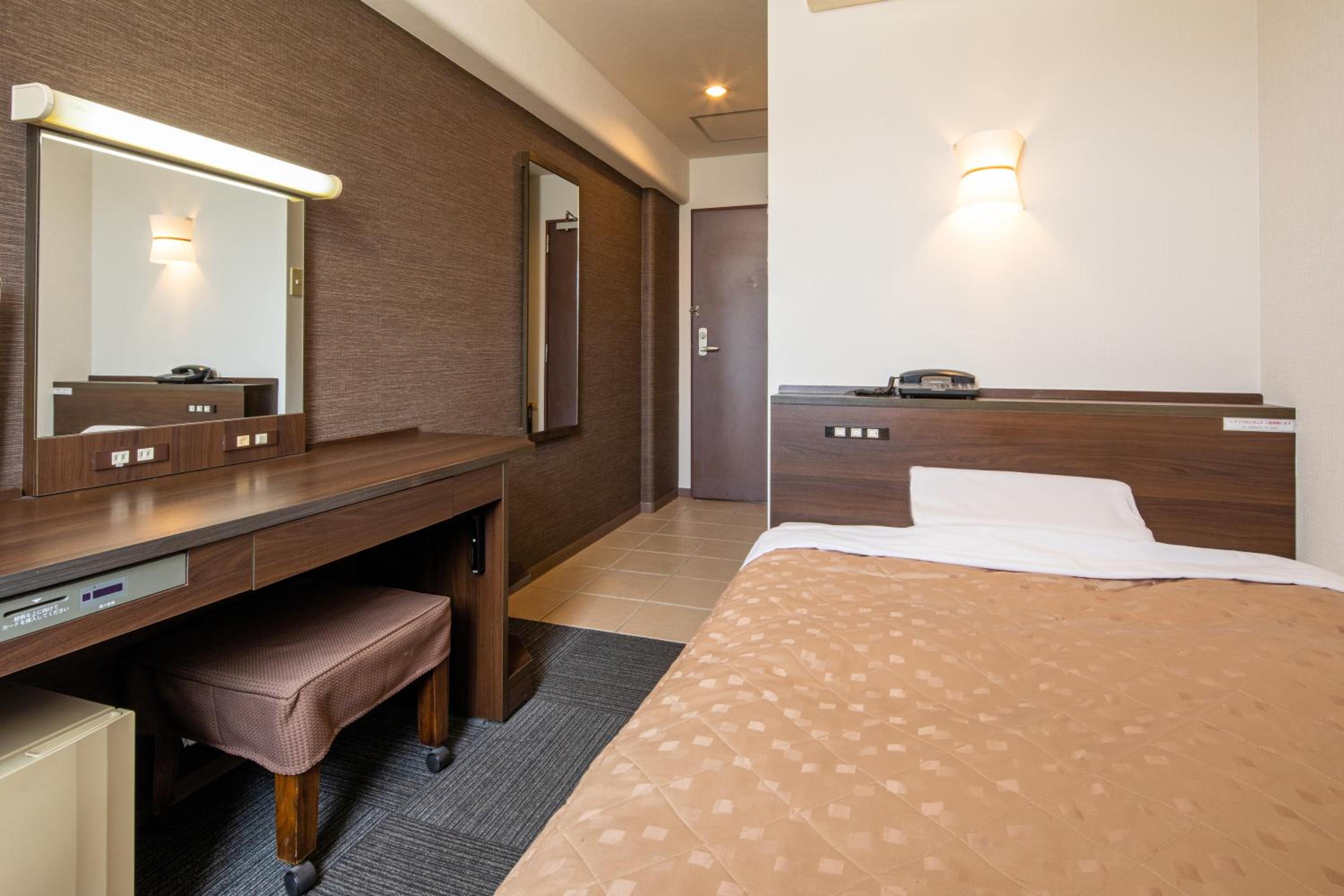 Double Room with Small Double Bed - Smoking photo 1