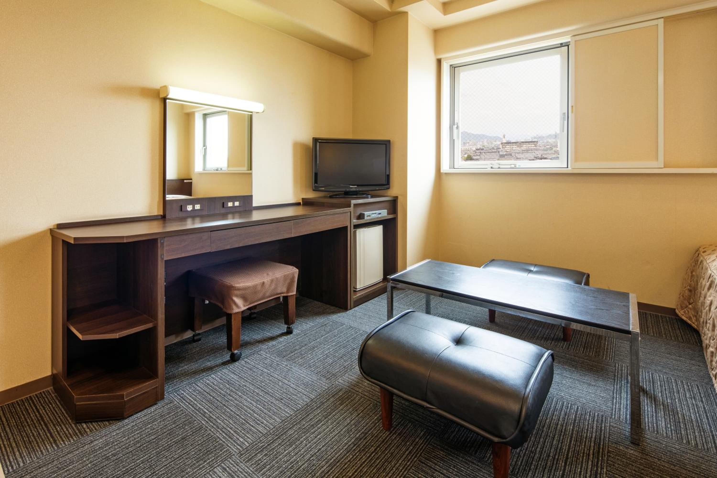 Economy Twin Room photo 3