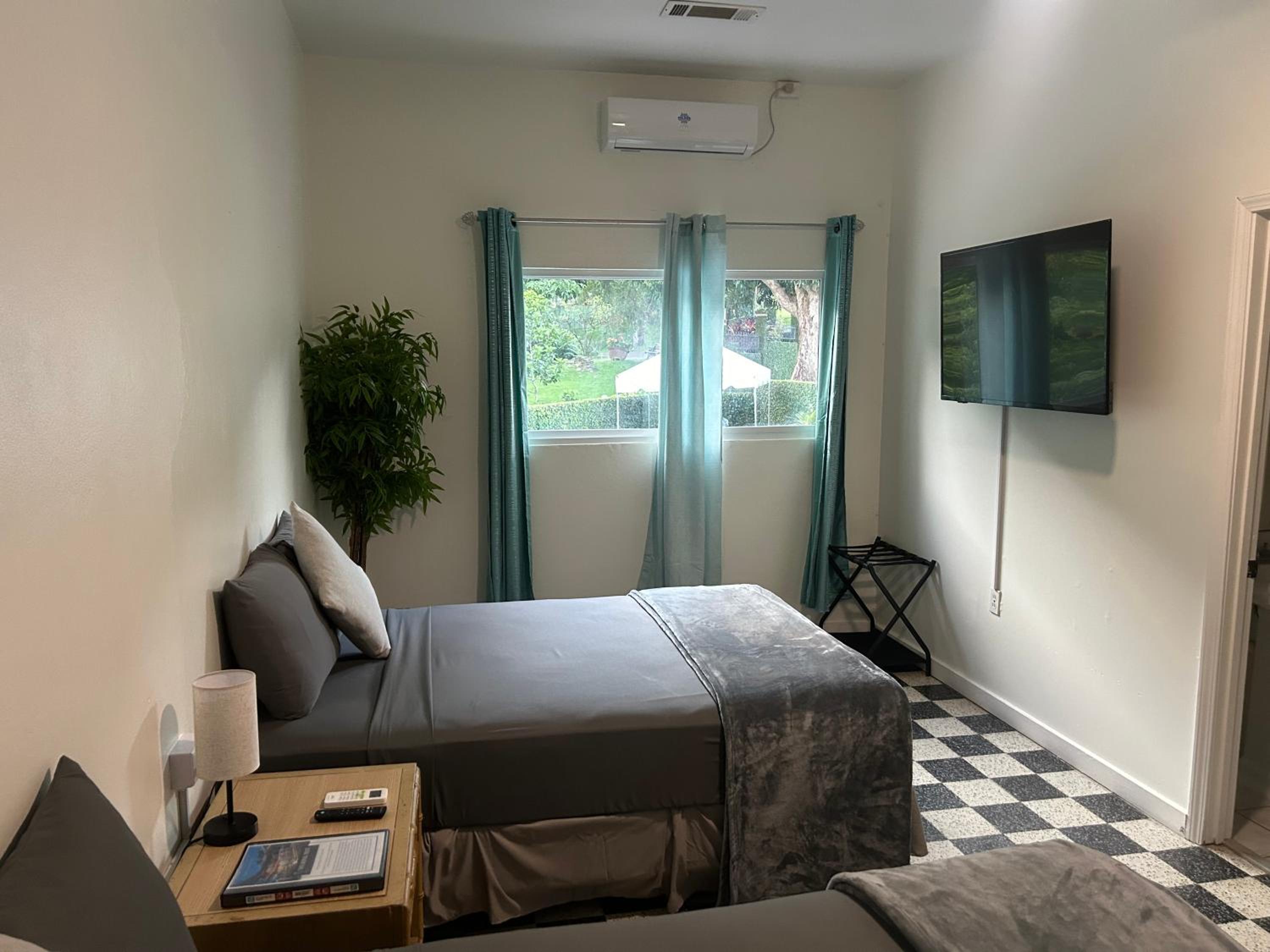Double Room With Pool View photo 2