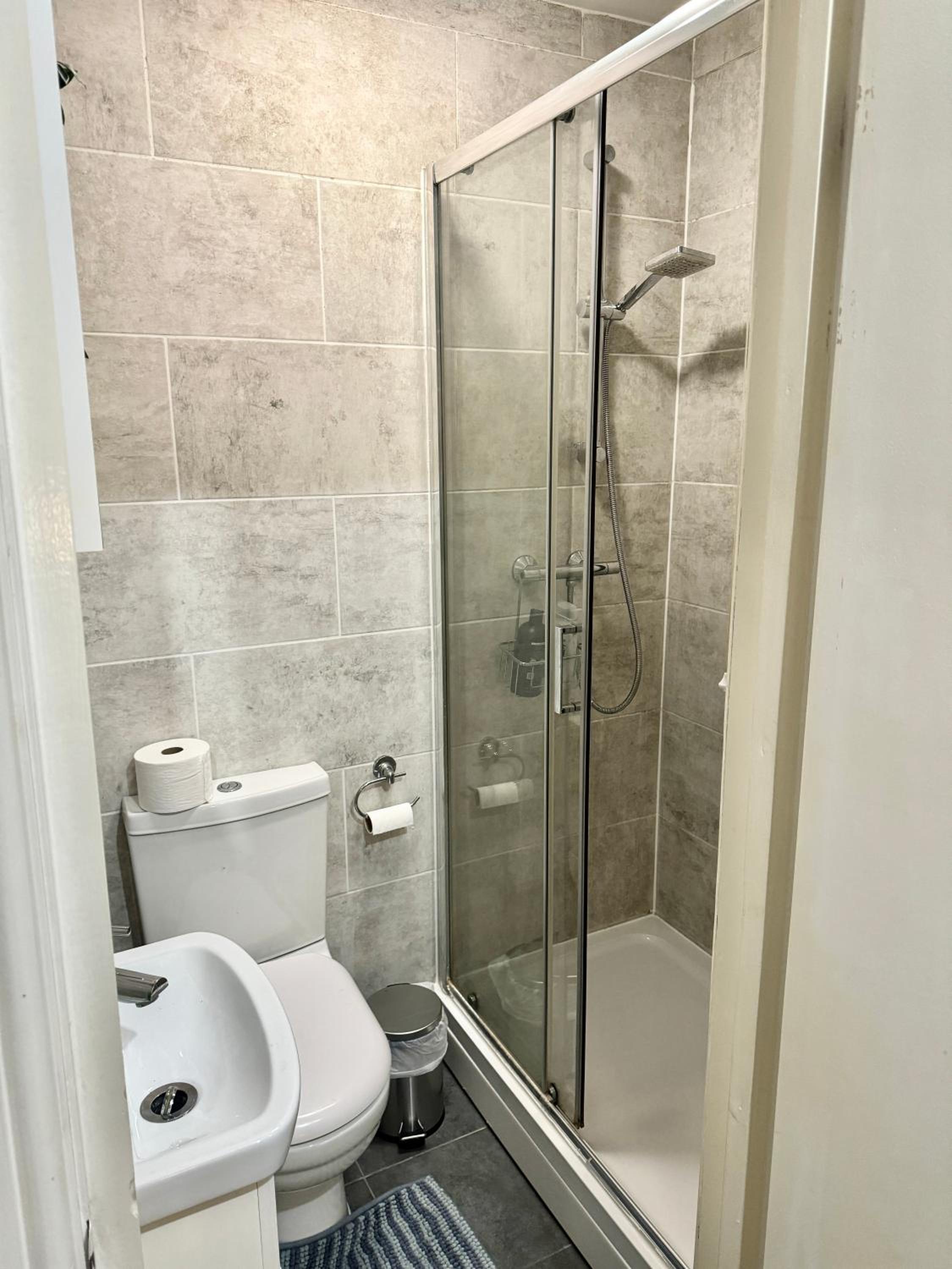 Triple Room with Private Bathroom photo 3