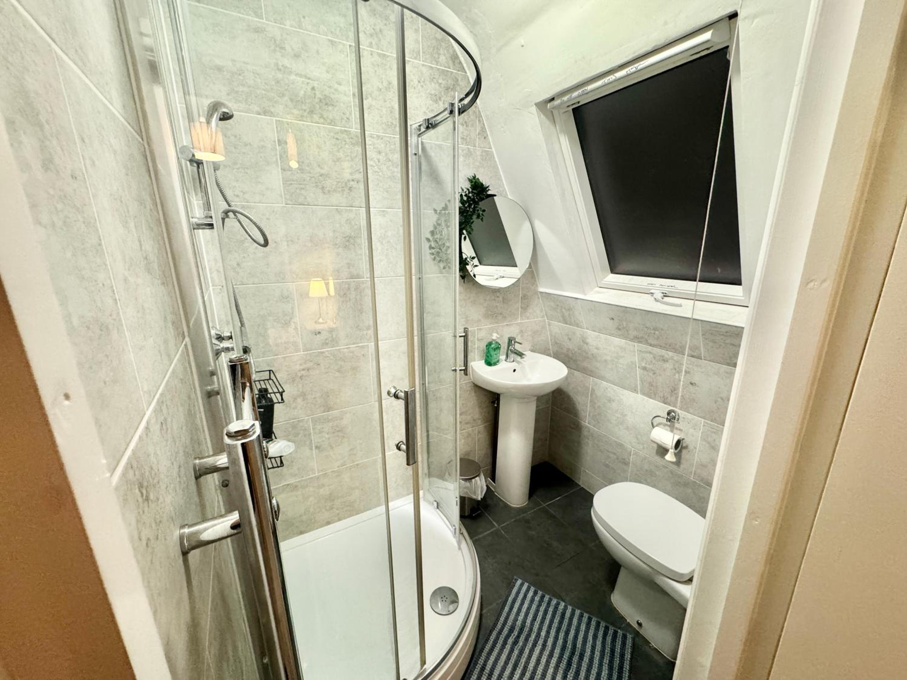 Triple Room with Private Bathroom photo 3