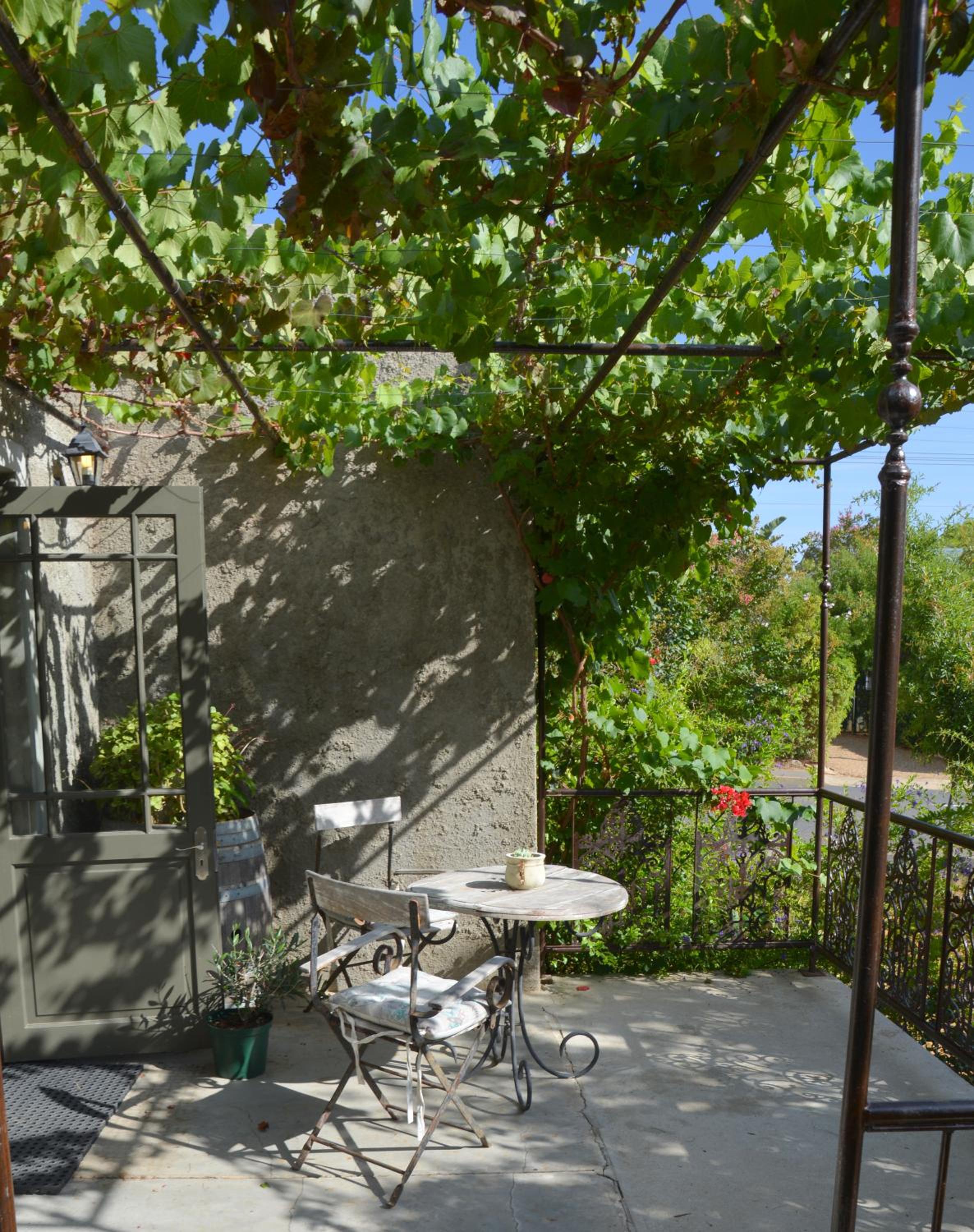 Double Room with Patio - Photo 12