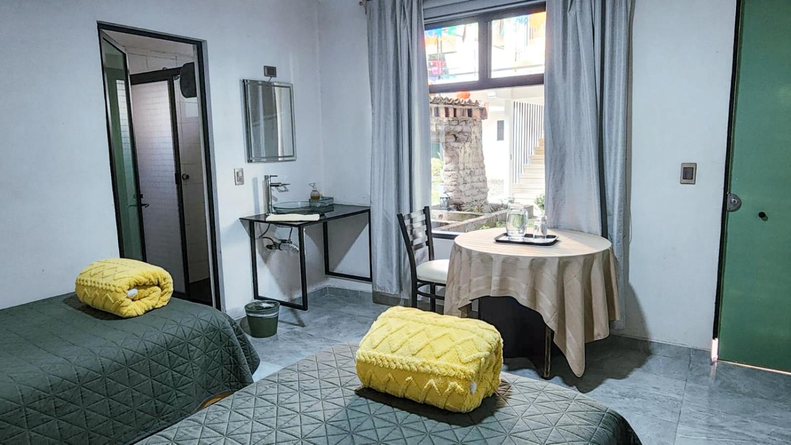 Standard Double or Twin Room - Photo 4