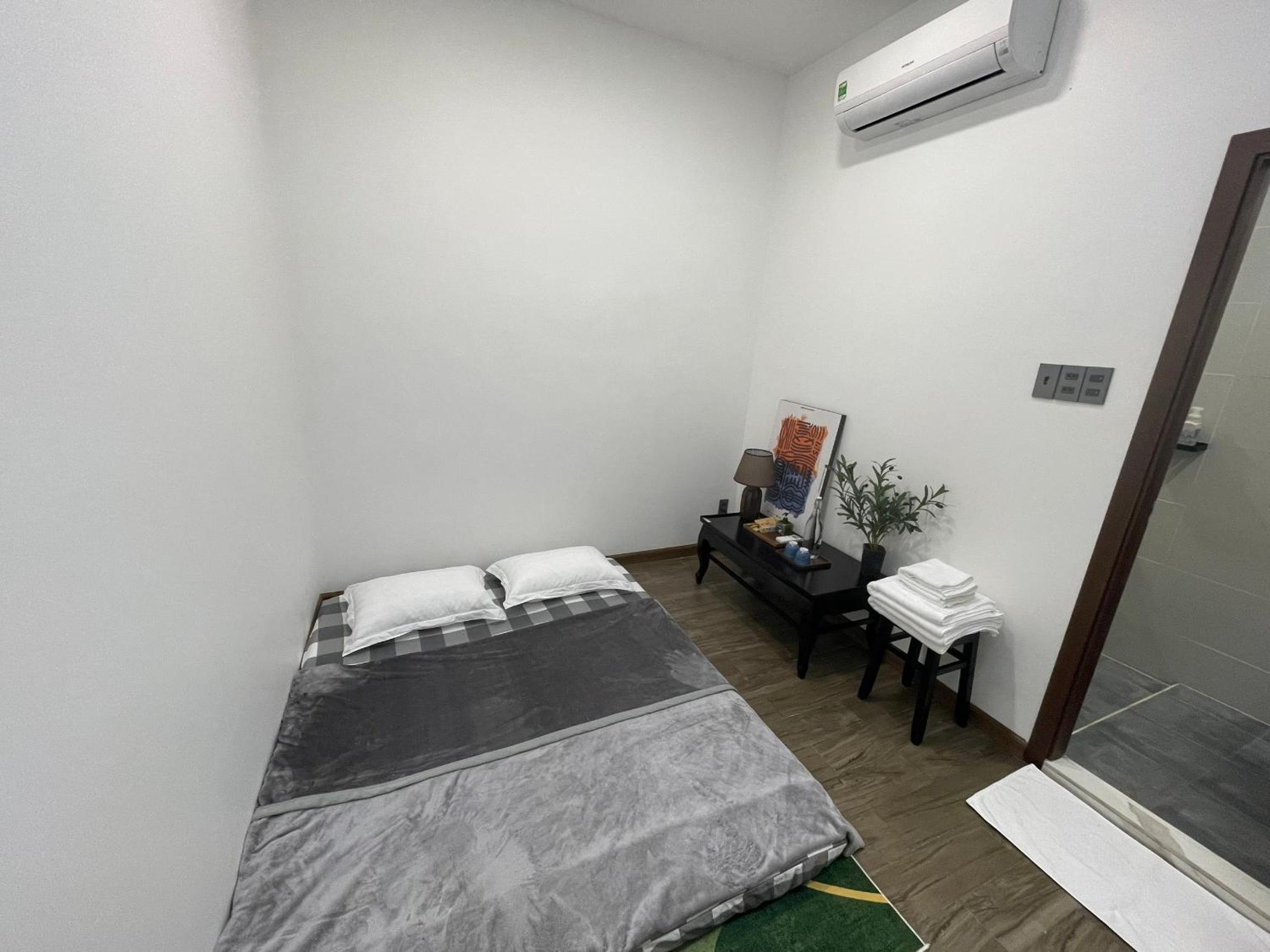 Single Room with Private Bathroom photo 1