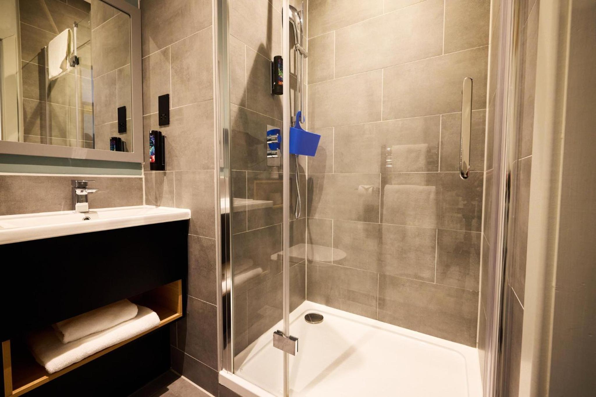 Standard Twin Room - Photo 4