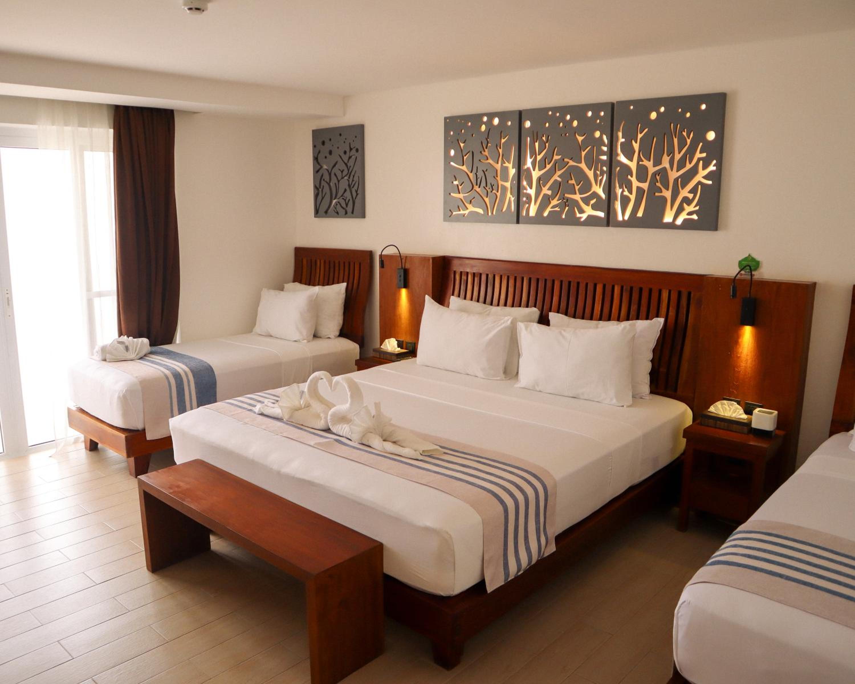 Deluxe Double Room with Sea View - Photo 3