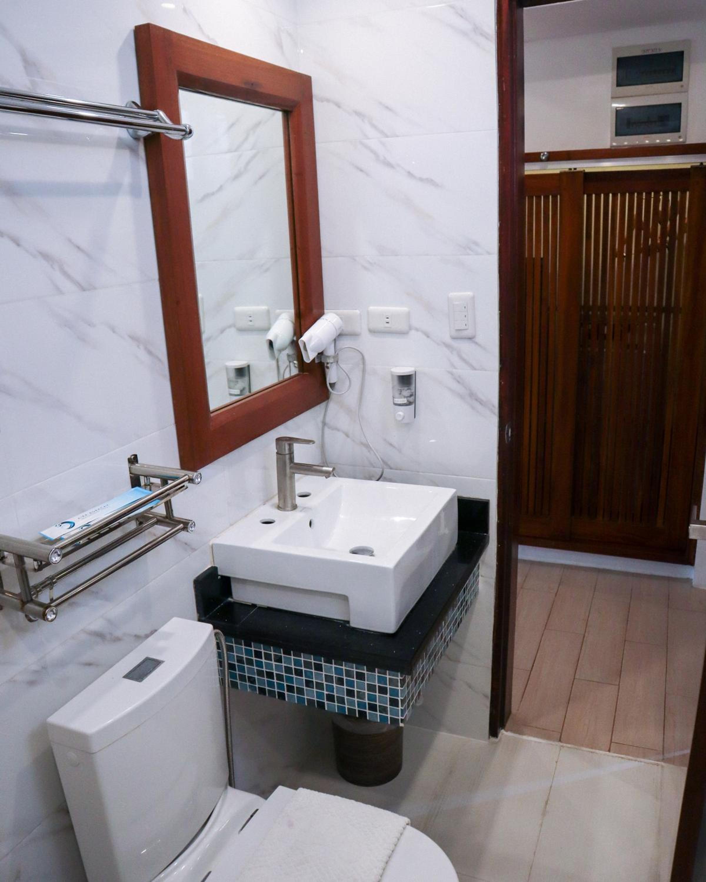 Budget Double Room - Photo 6