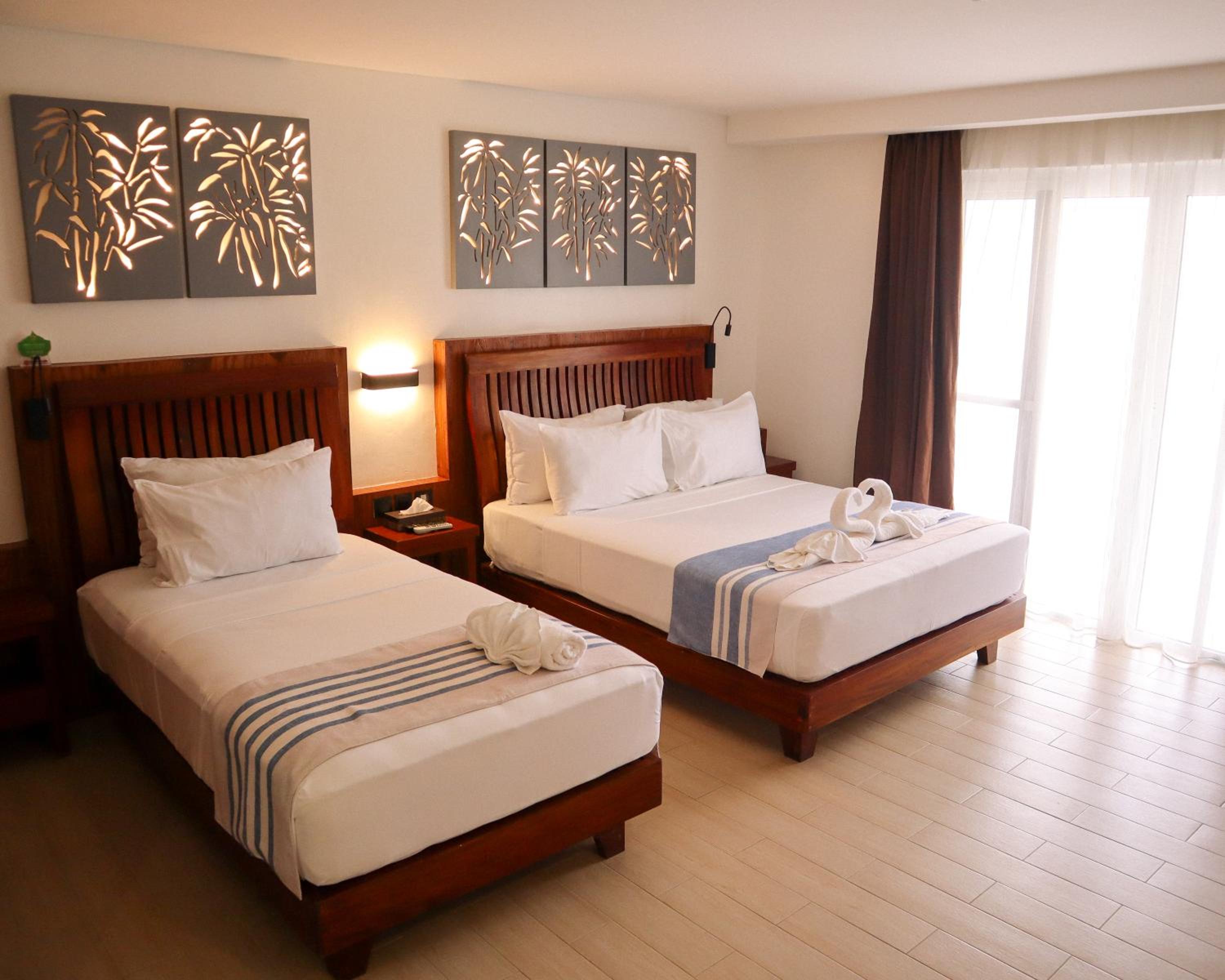 Family Room with Sea View - Photo 1