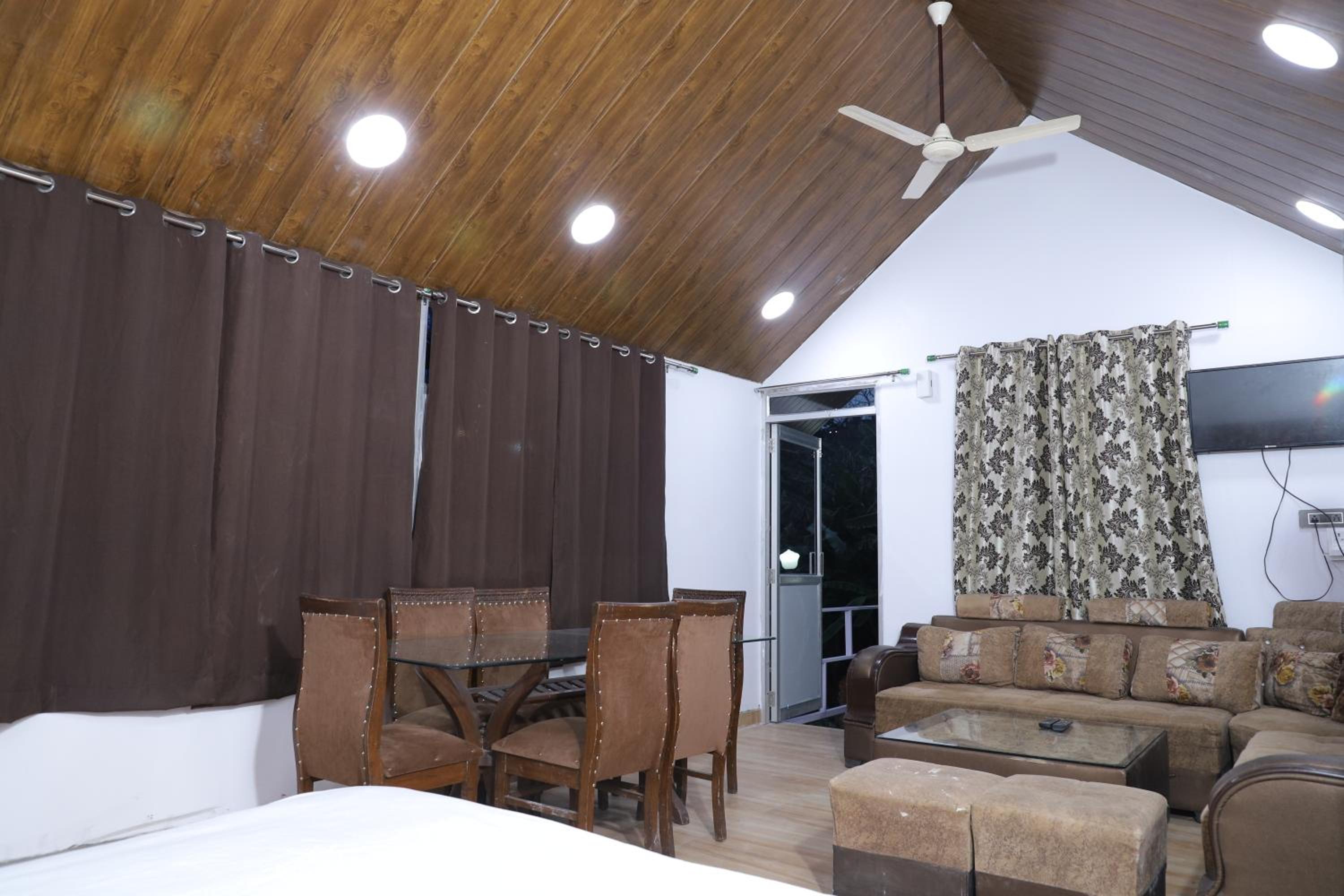 Deluxe Family Suite photo 1