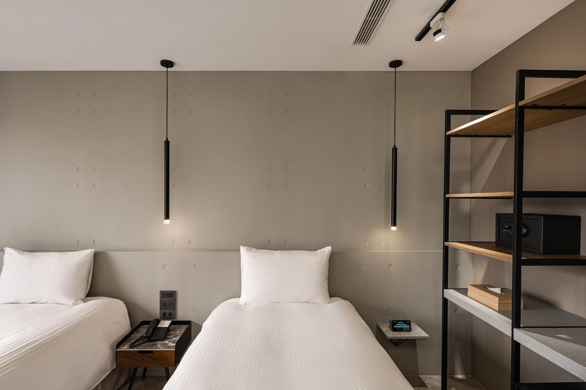 Standard Twin Room - Photo 8
