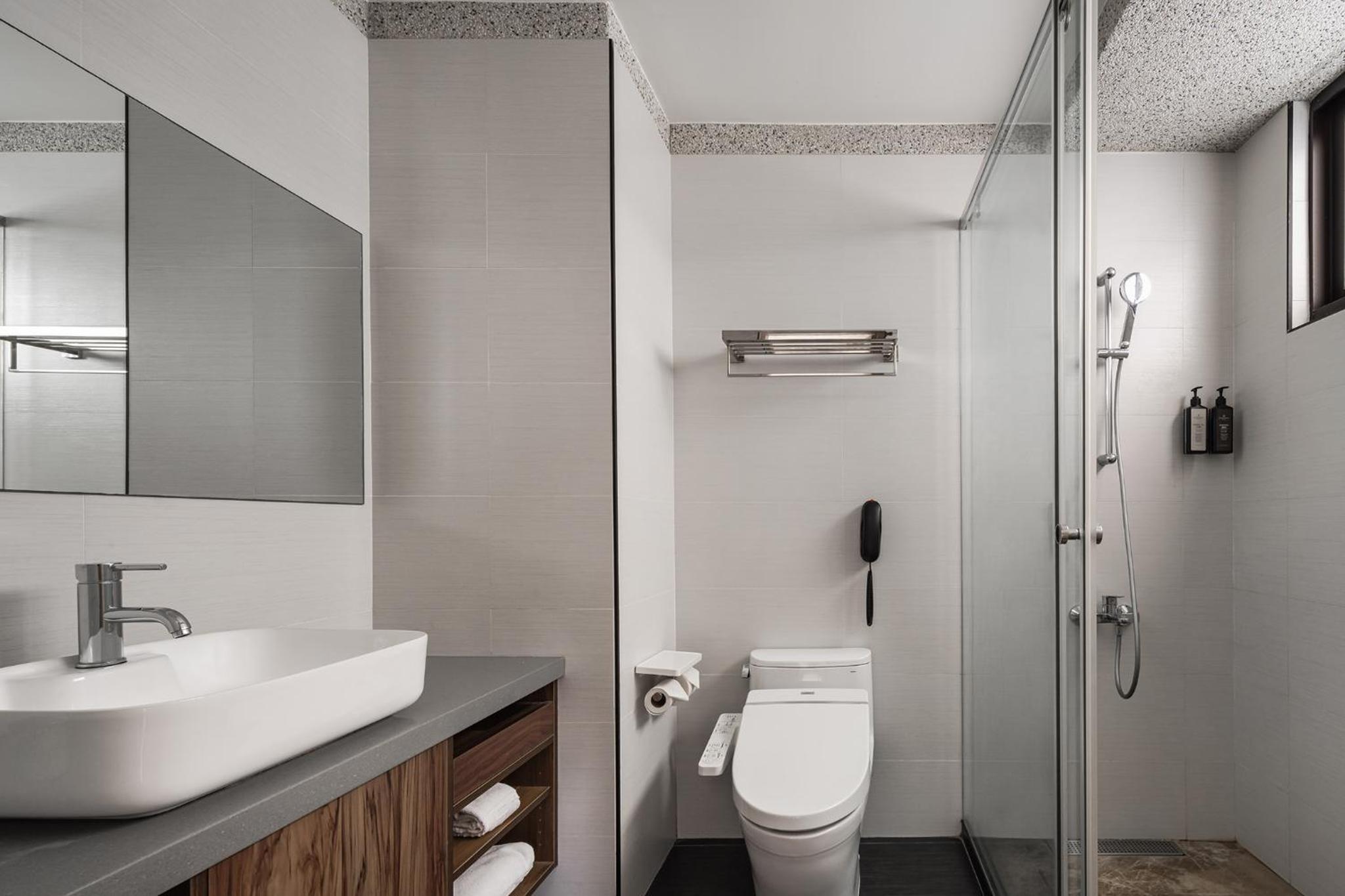 Standard Twin Room - Photo 9