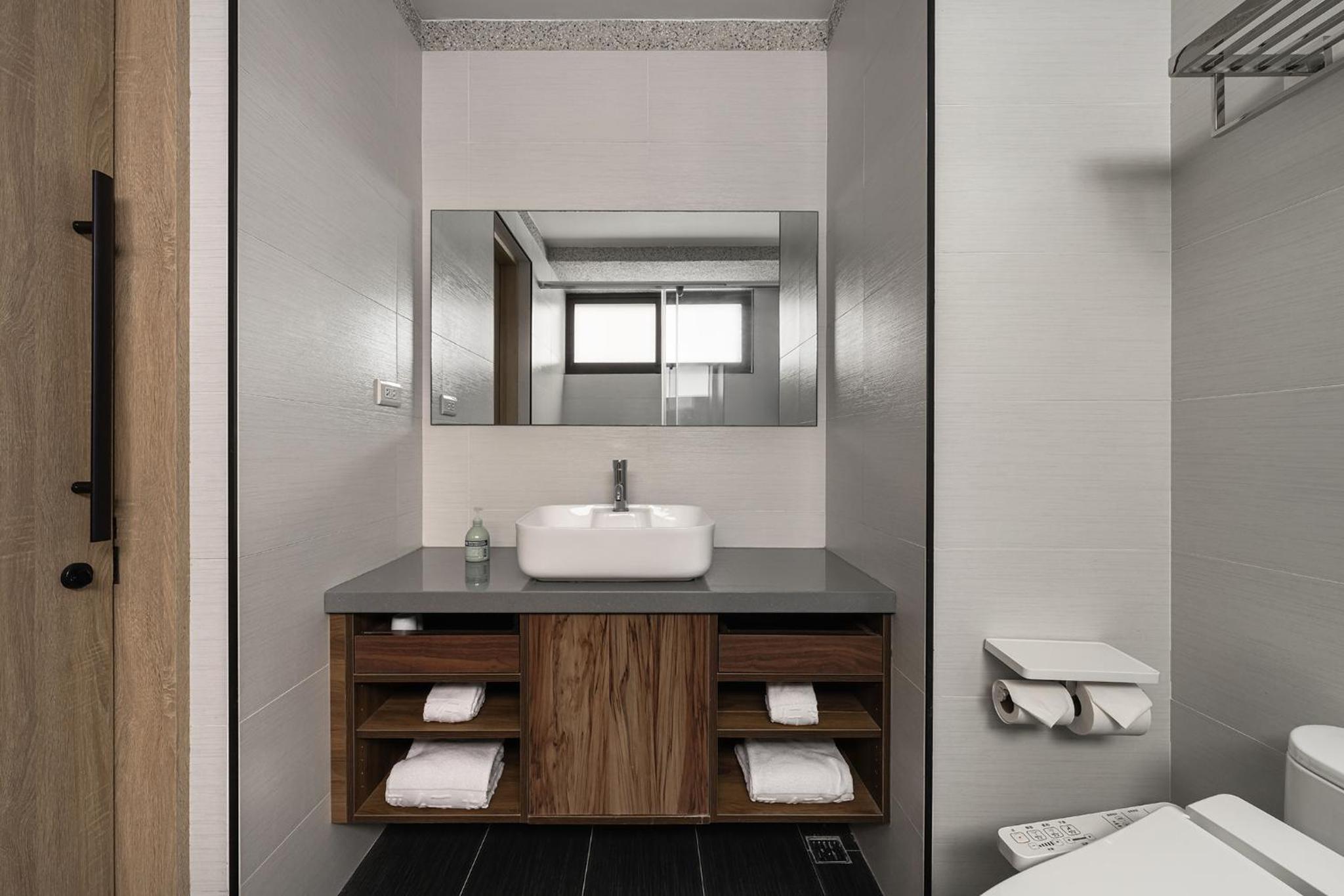 Standard Twin Room - Photo 3