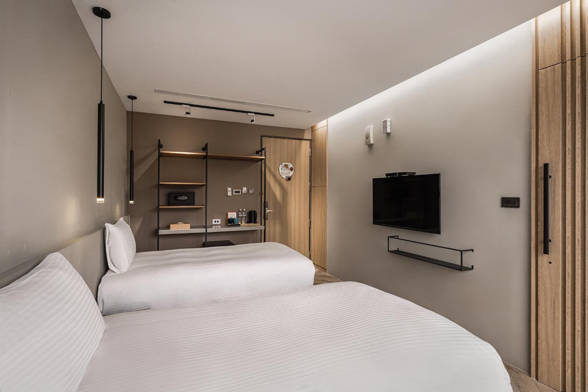 Standard Twin Room - Photo 4