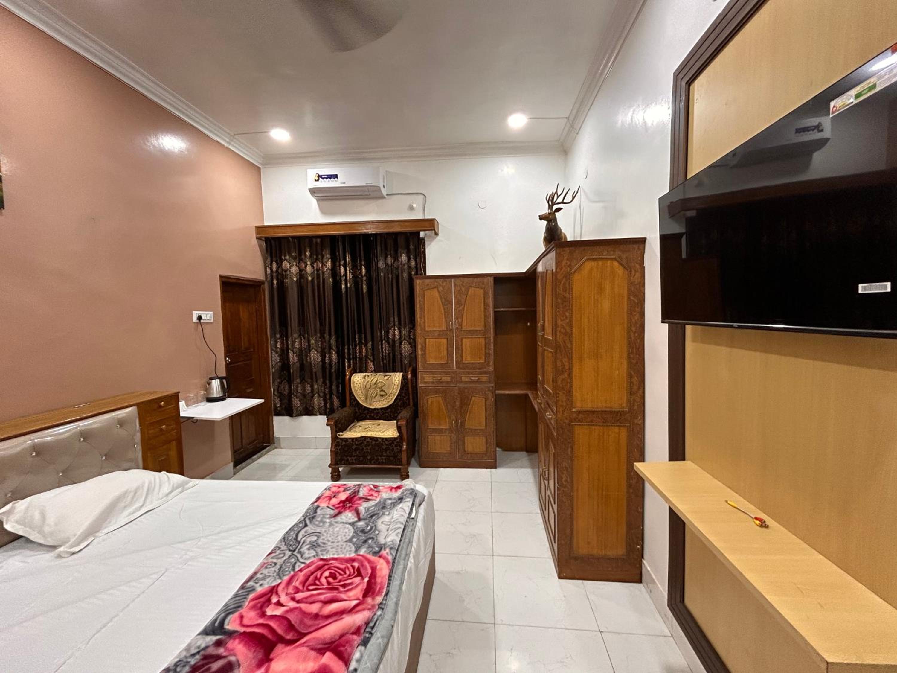Suman Guest room with Triple occupancy photo 1