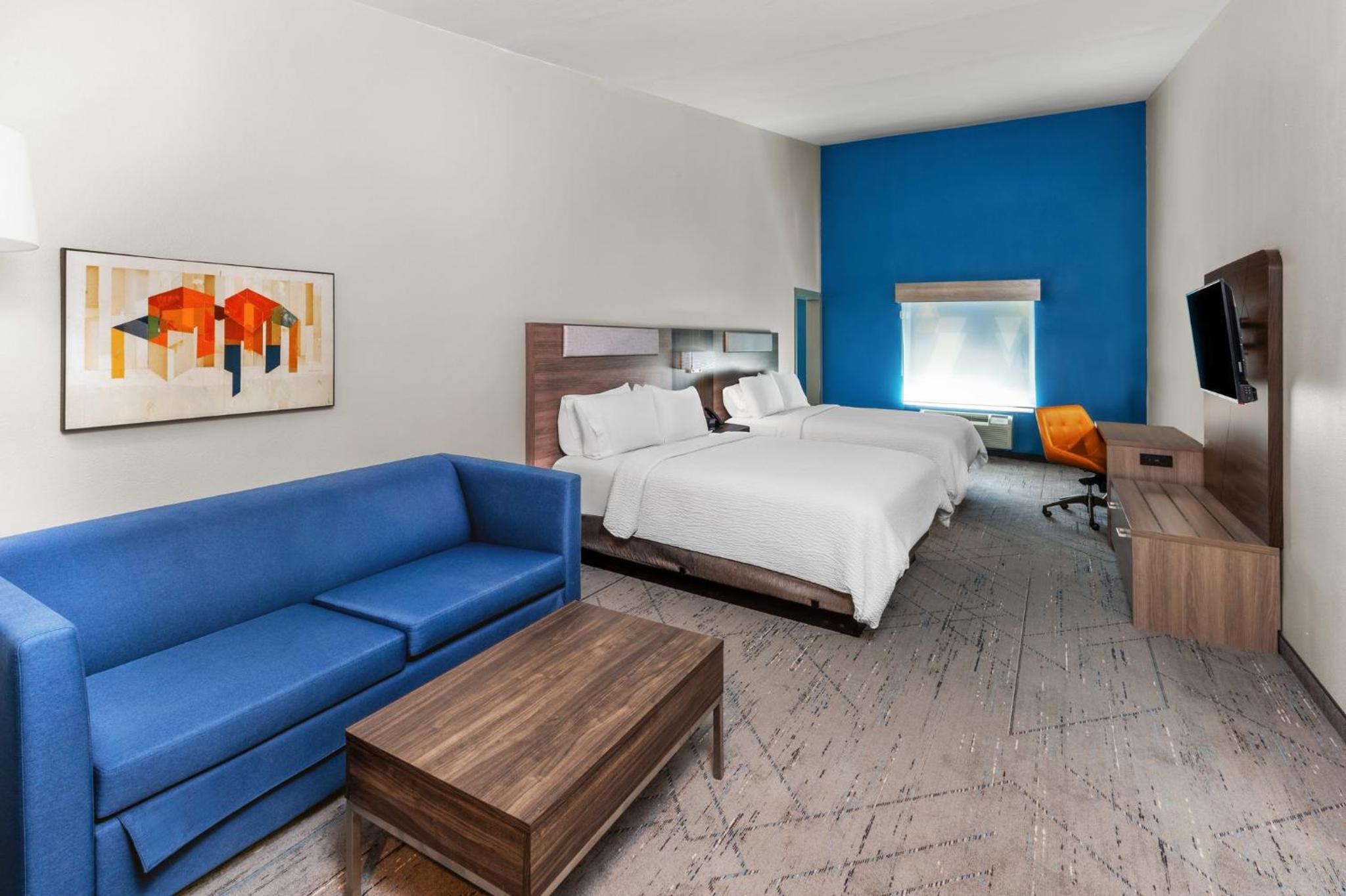 Queen Suite with Two Queen Beds - Office Area - Photo 8